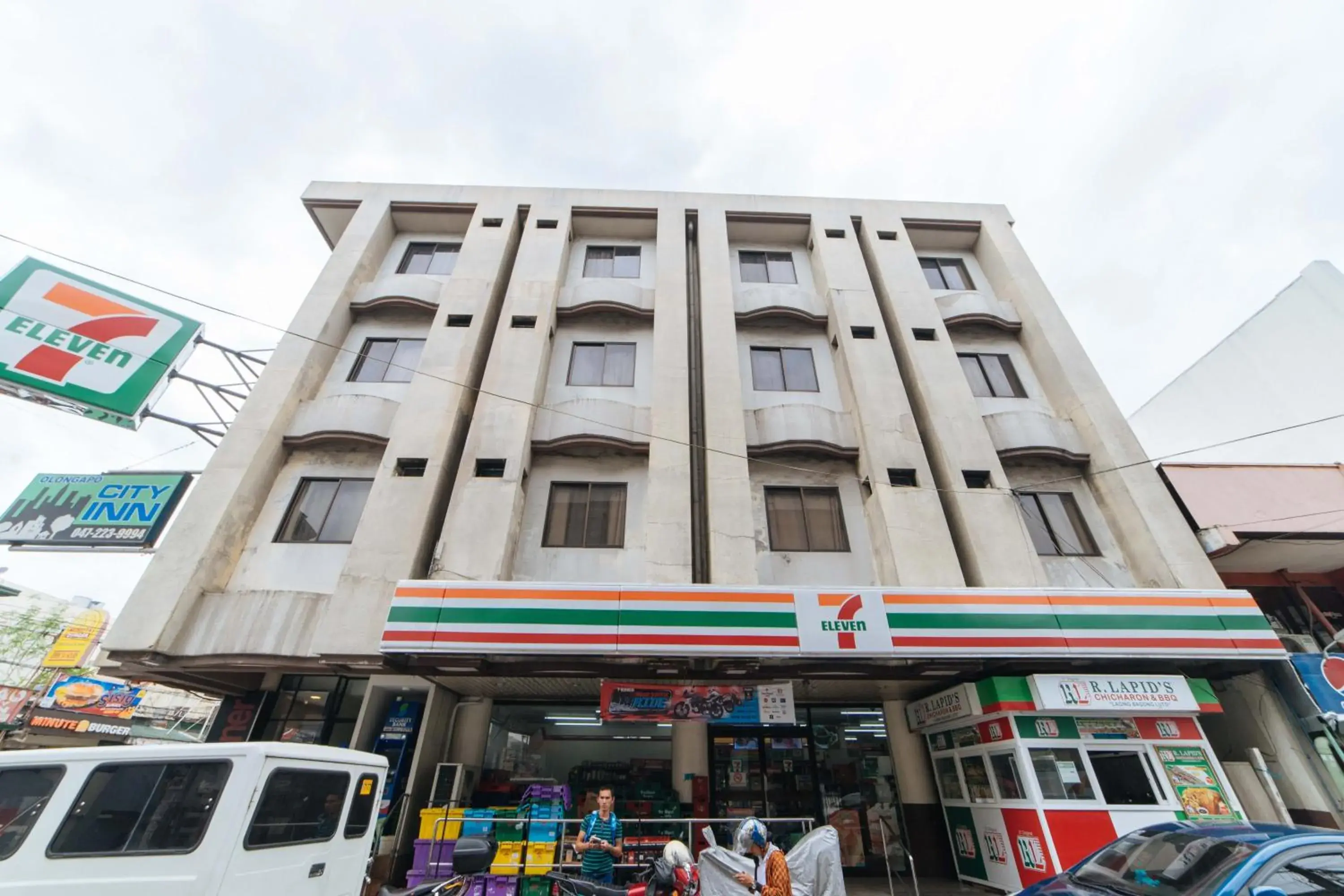 Property building in RedDoorz near Olongapo Bus Terminal Property building in RedDoorz near Olongapo Bus Terminal