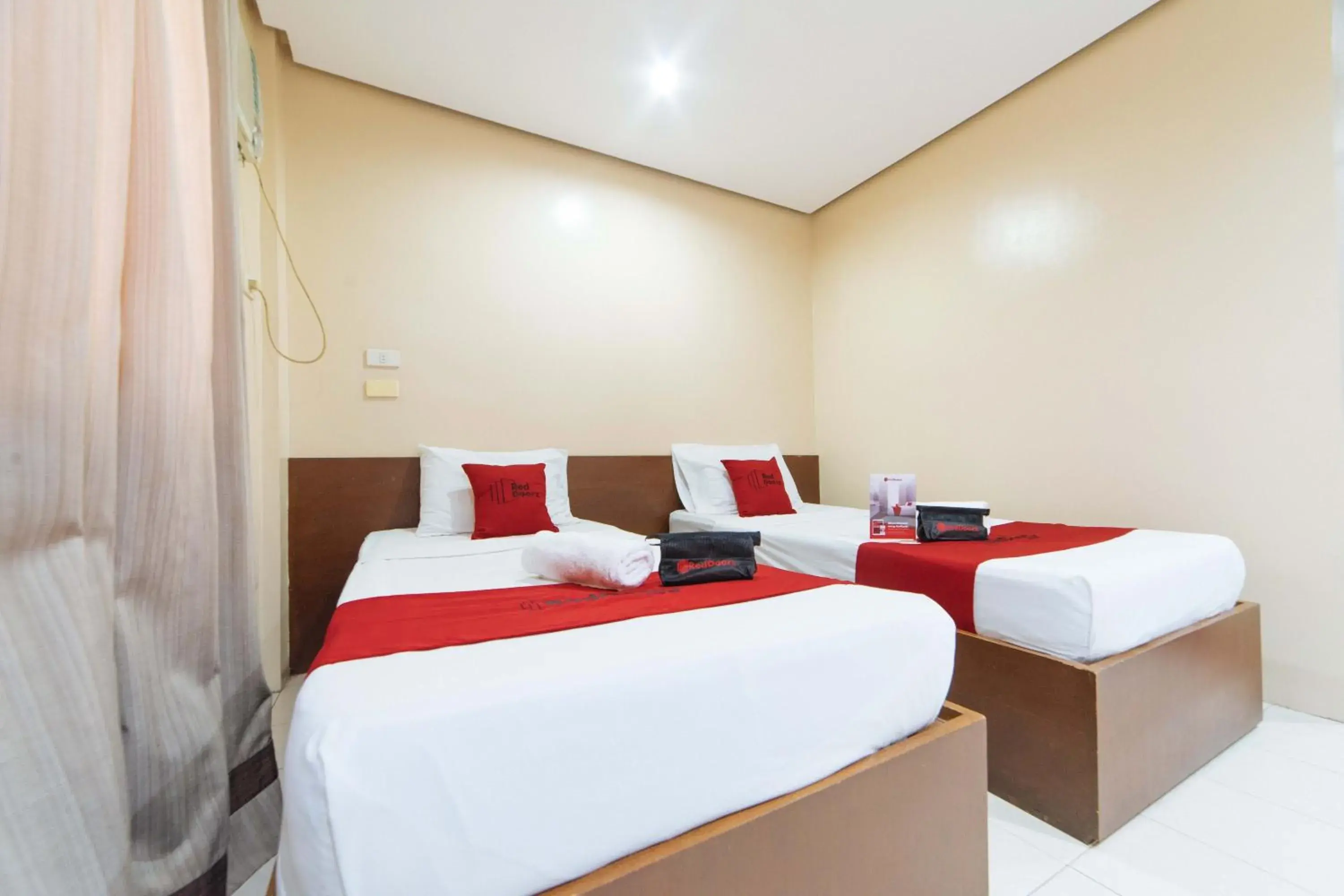 Bed in RedDoorz near Olongapo Bus Terminal Bed in RedDoorz near Olongapo Bus Terminal