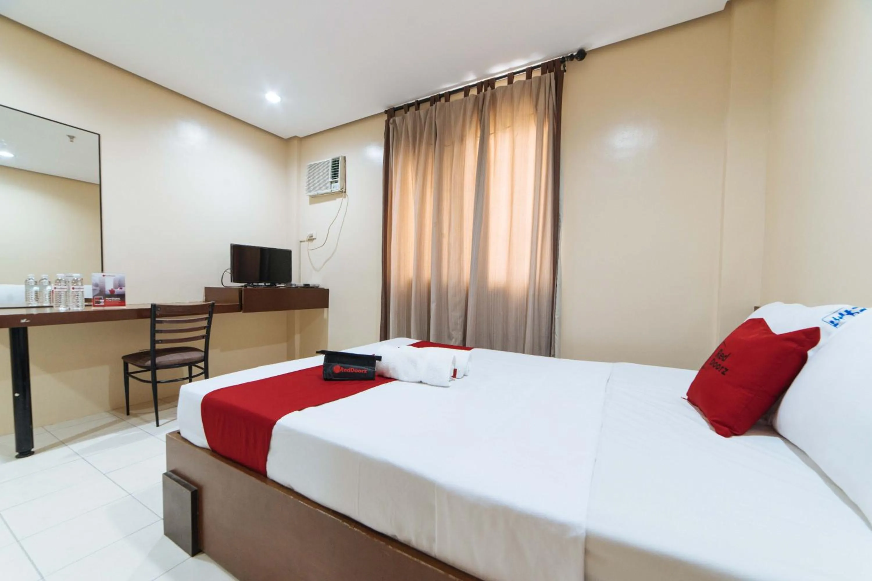 Bed in RedDoorz near Olongapo Bus Terminal