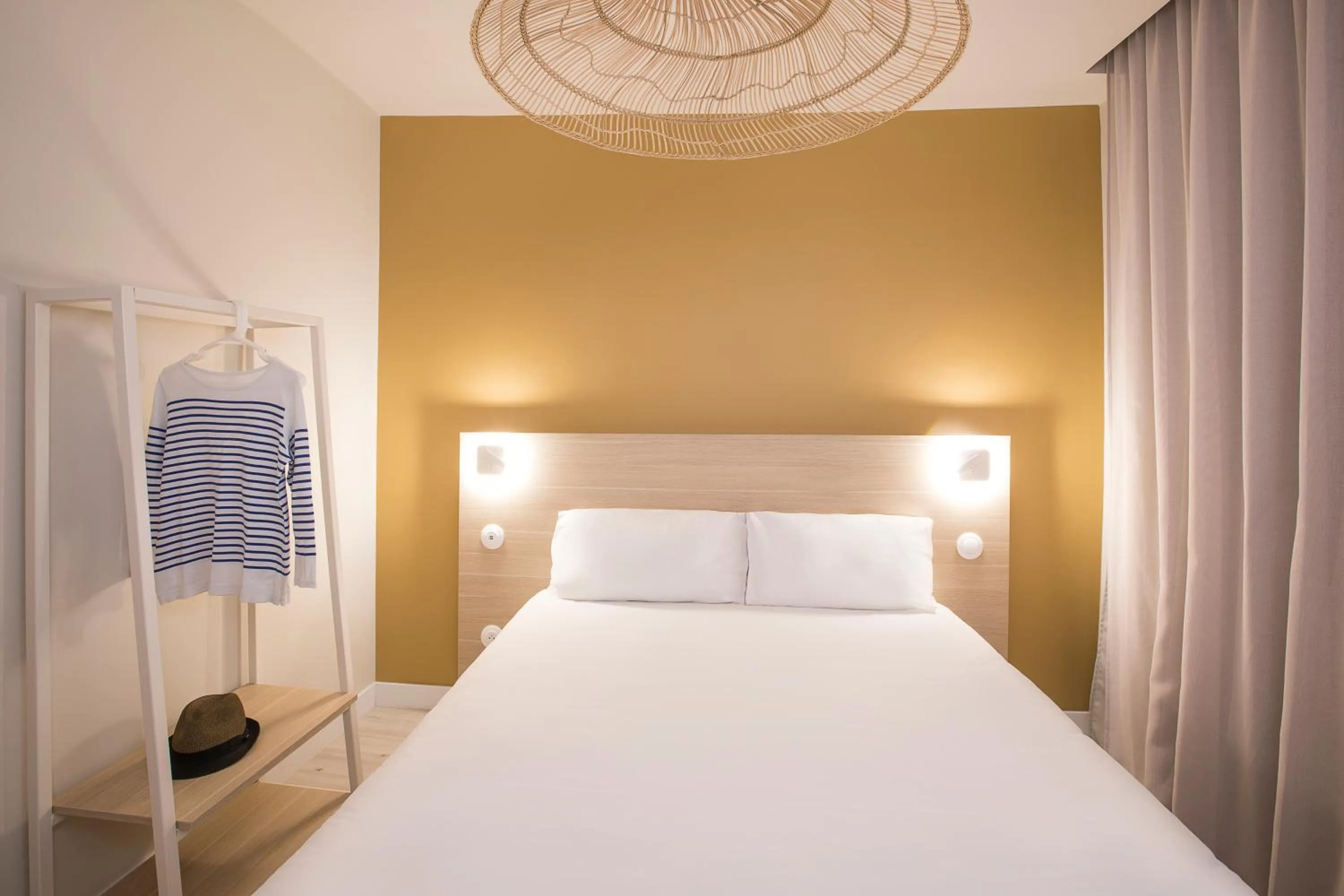 Photo of the whole room, Bed in Hôtel Life Marseille VP - Vieux Port