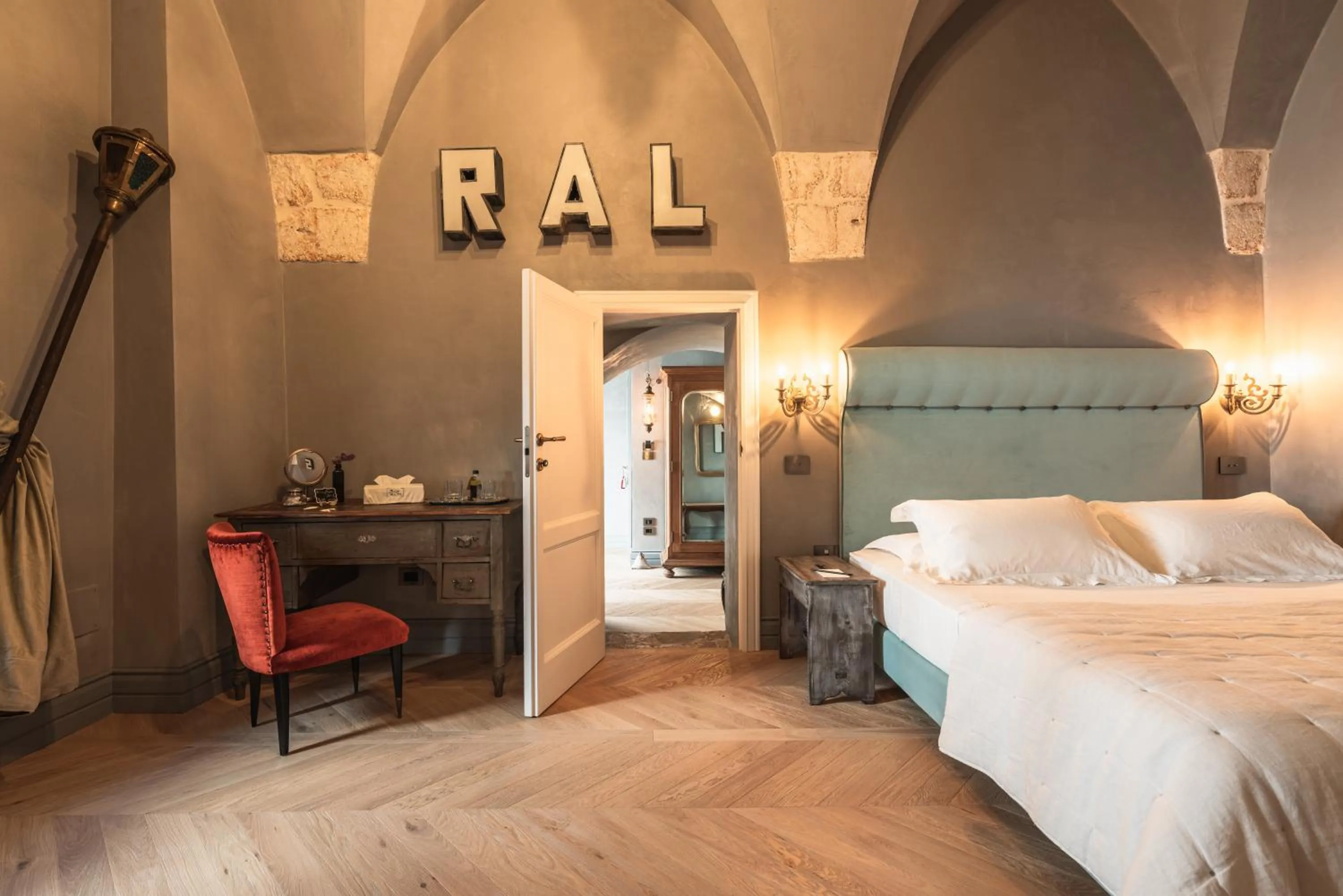 Bed in Paragon 700 Boutique Hotel & SPA