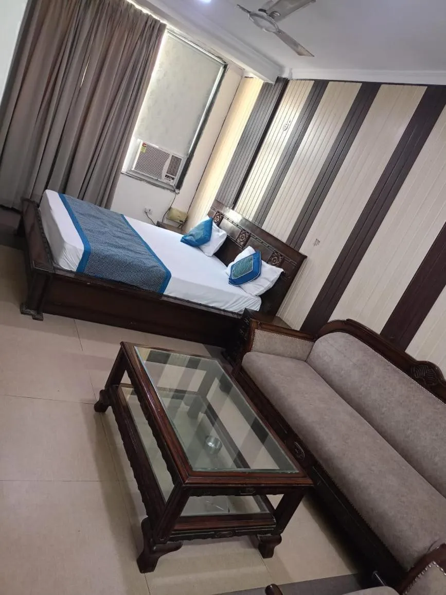 Bed in Hotel Home Stay Dwarka