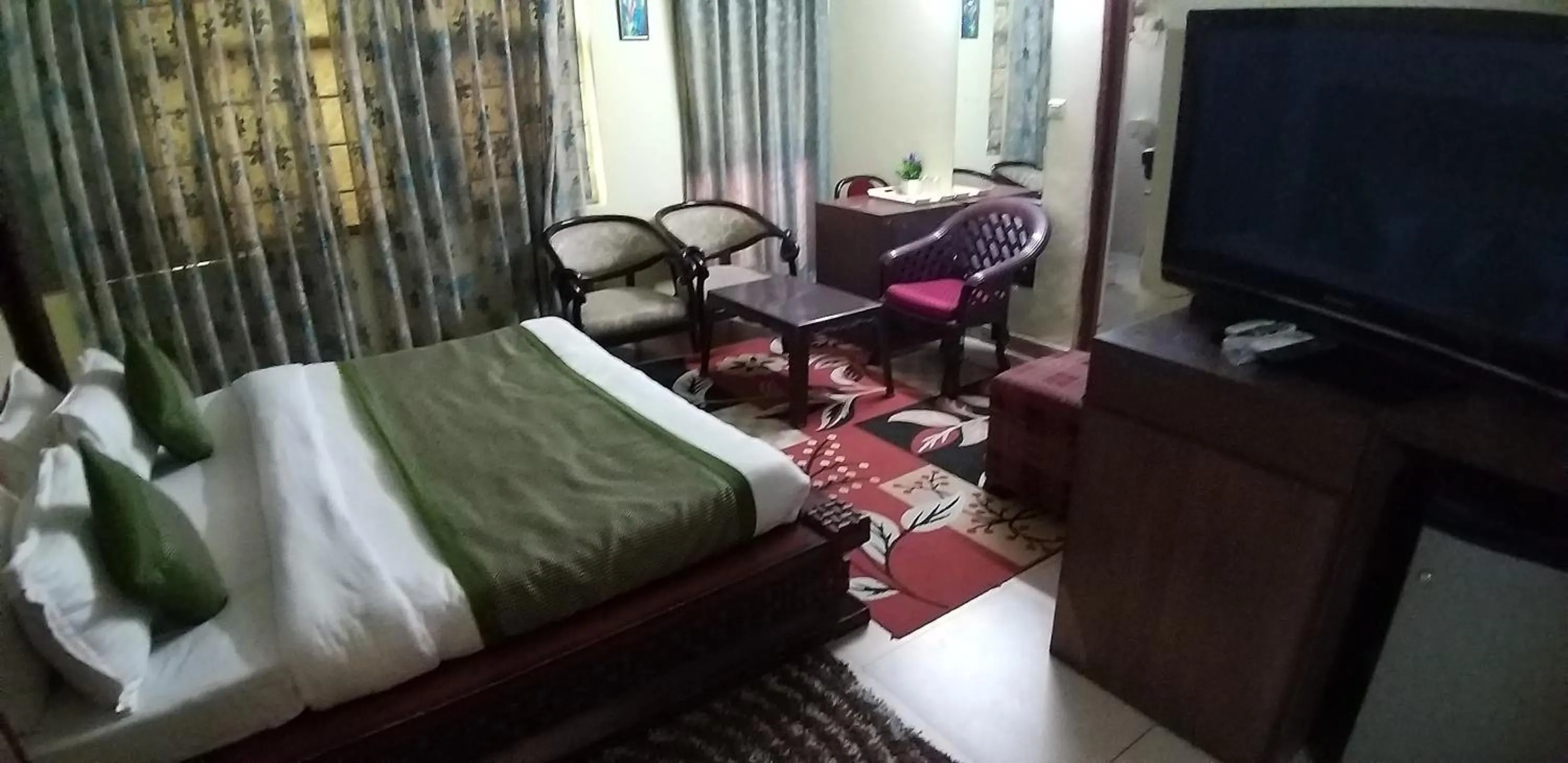 TV and multimedia, Bed in Hotel Home Stay Dwarka