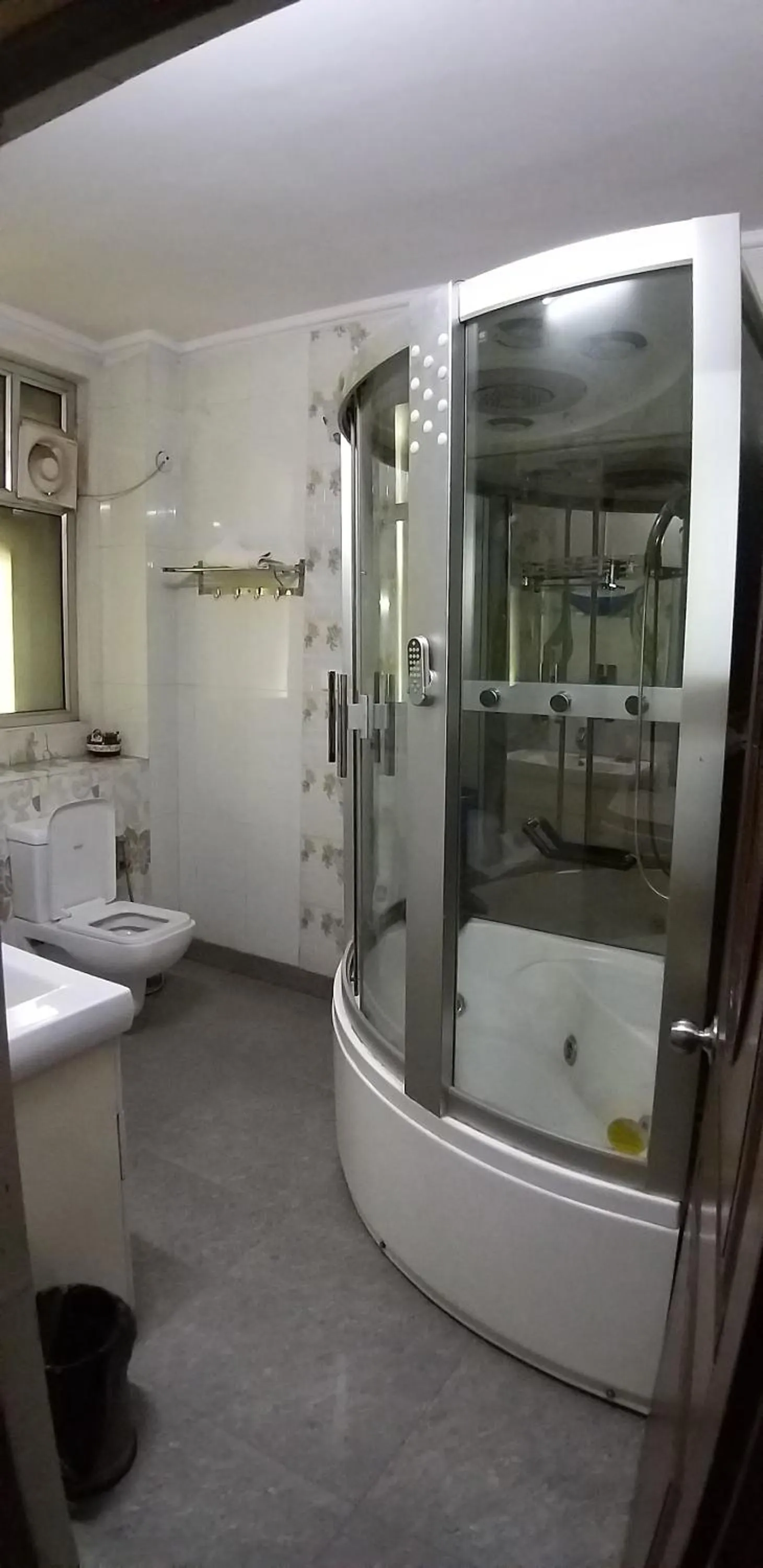 Shower in Hotel Home Stay Dwarka
