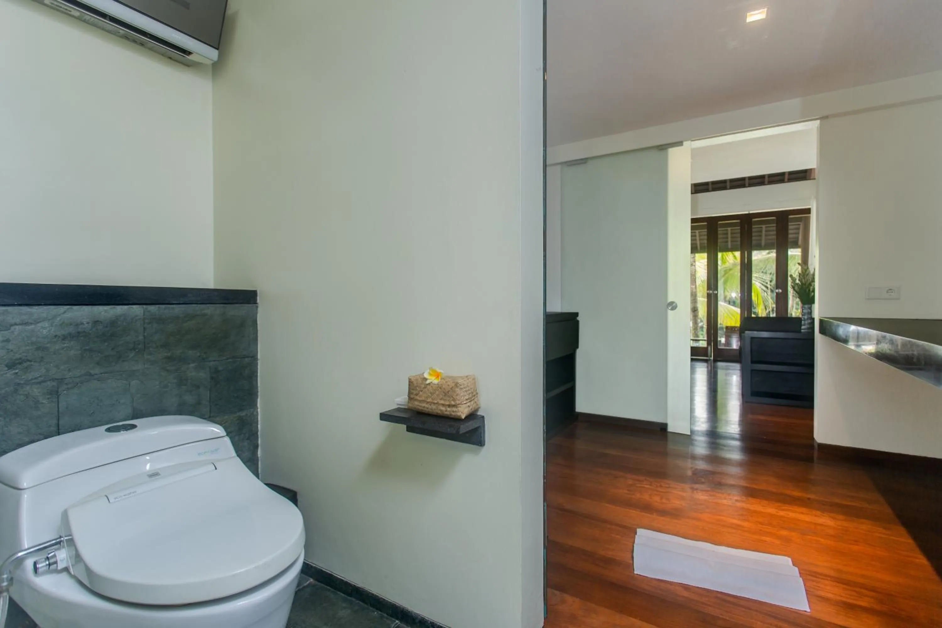 Toilet in Uma Giri Villas Ubud by GenuineHost