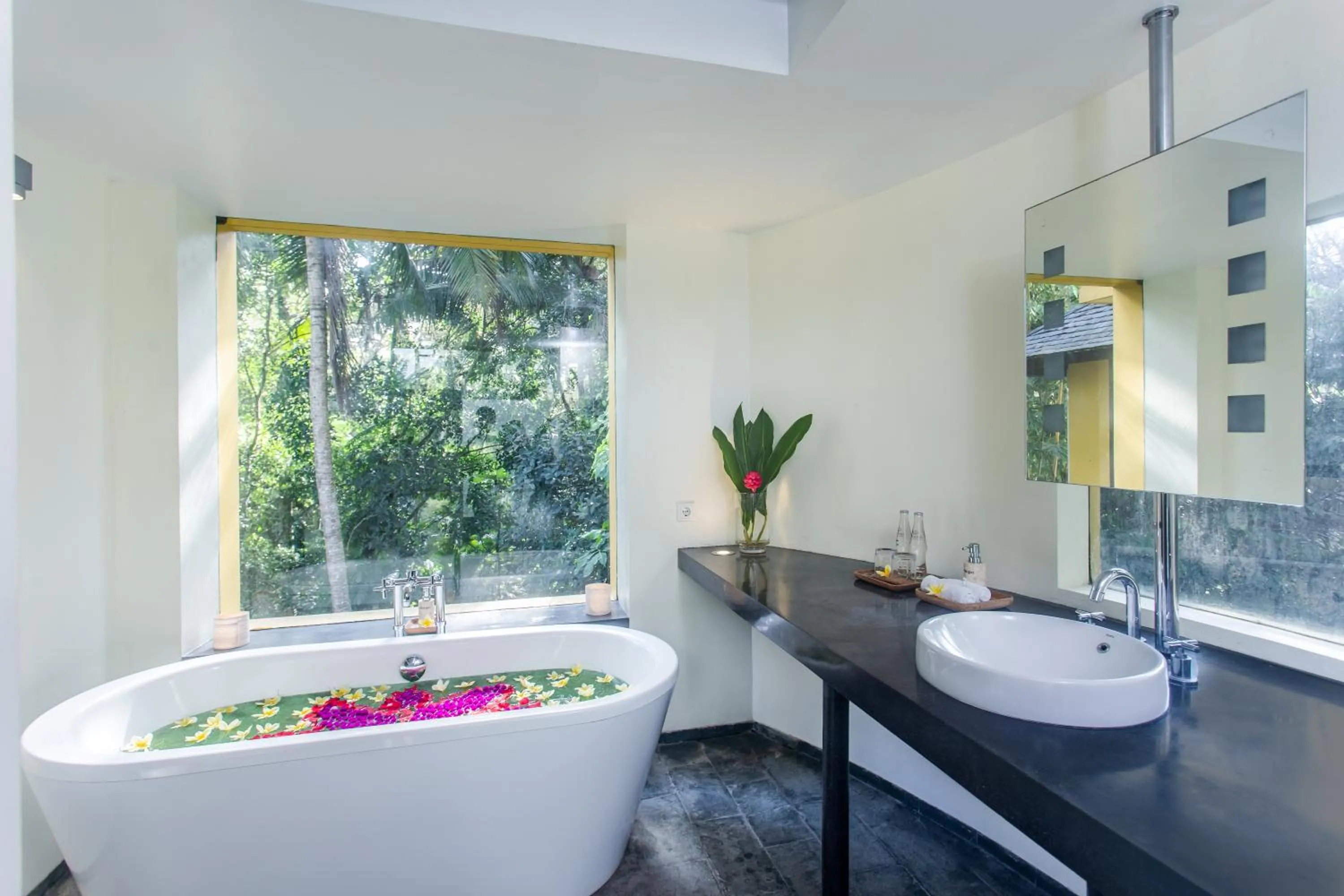 Hot Tub in Uma Giri Villas Ubud by GenuineHost