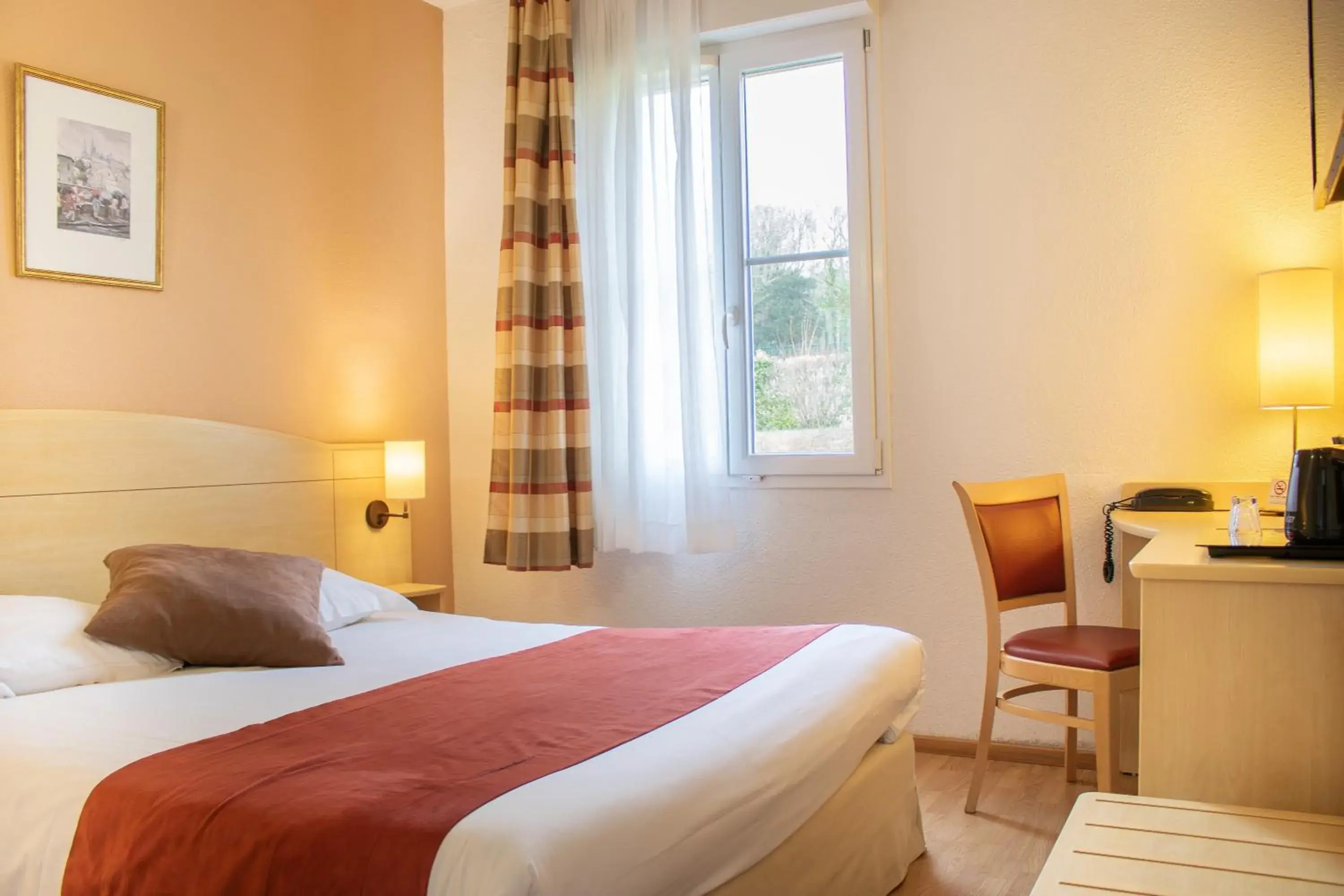 Bed in Brit Hotel Châteaudun Bed in Brit Hotel Châteaudun