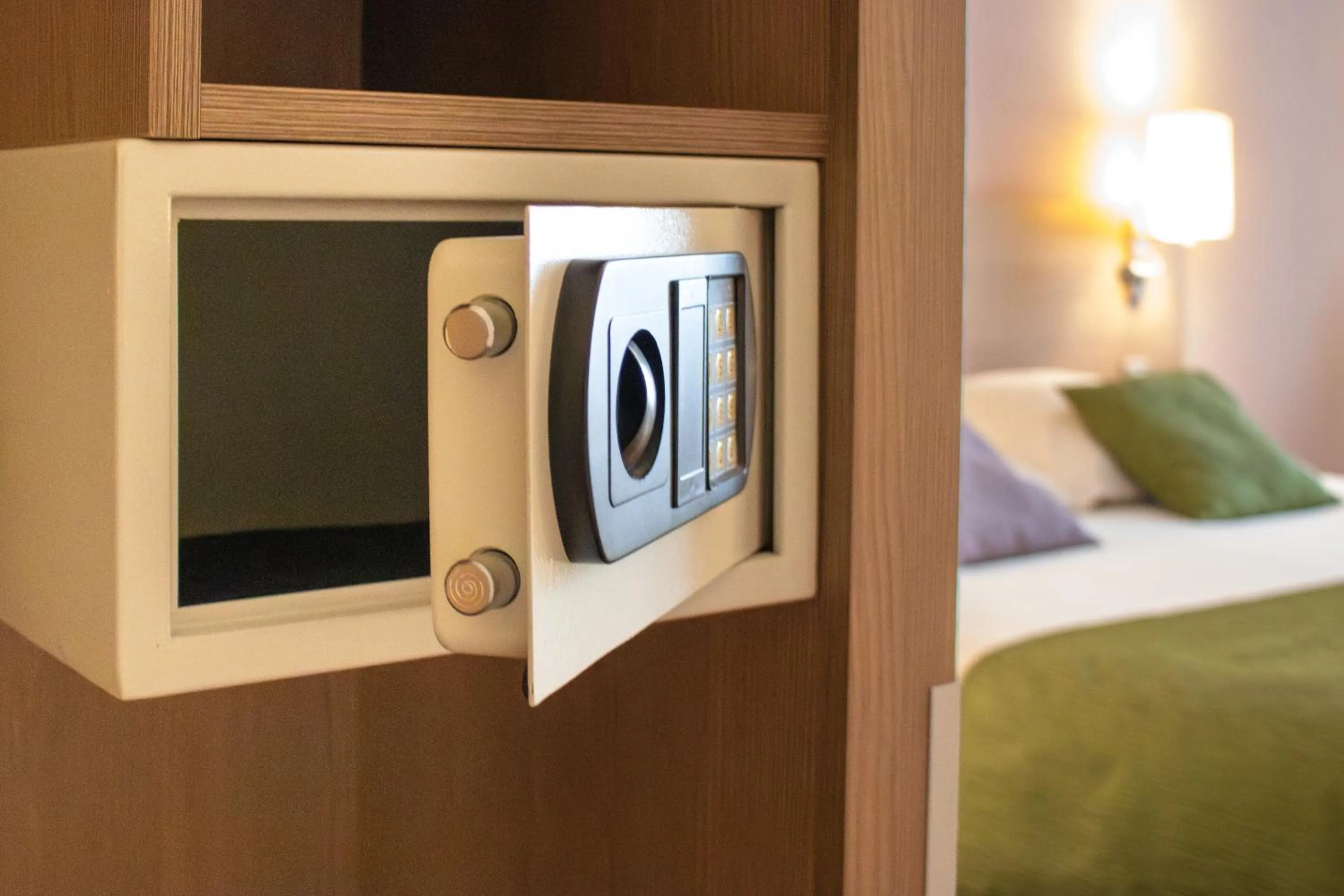 Bed in Brit Hotel Châteaudun