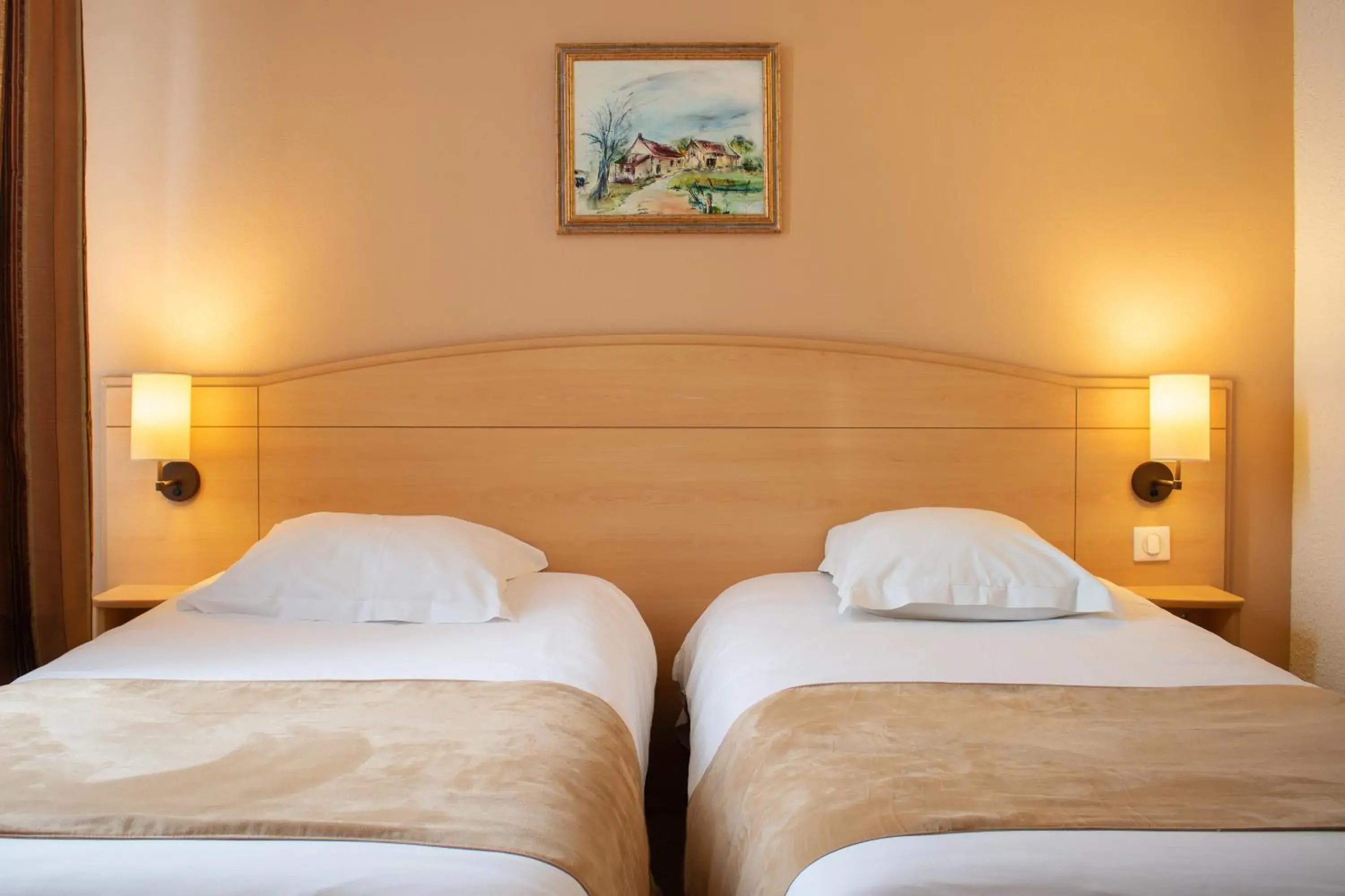 Bed in Brit Hotel Châteaudun Bed in Brit Hotel Châteaudun