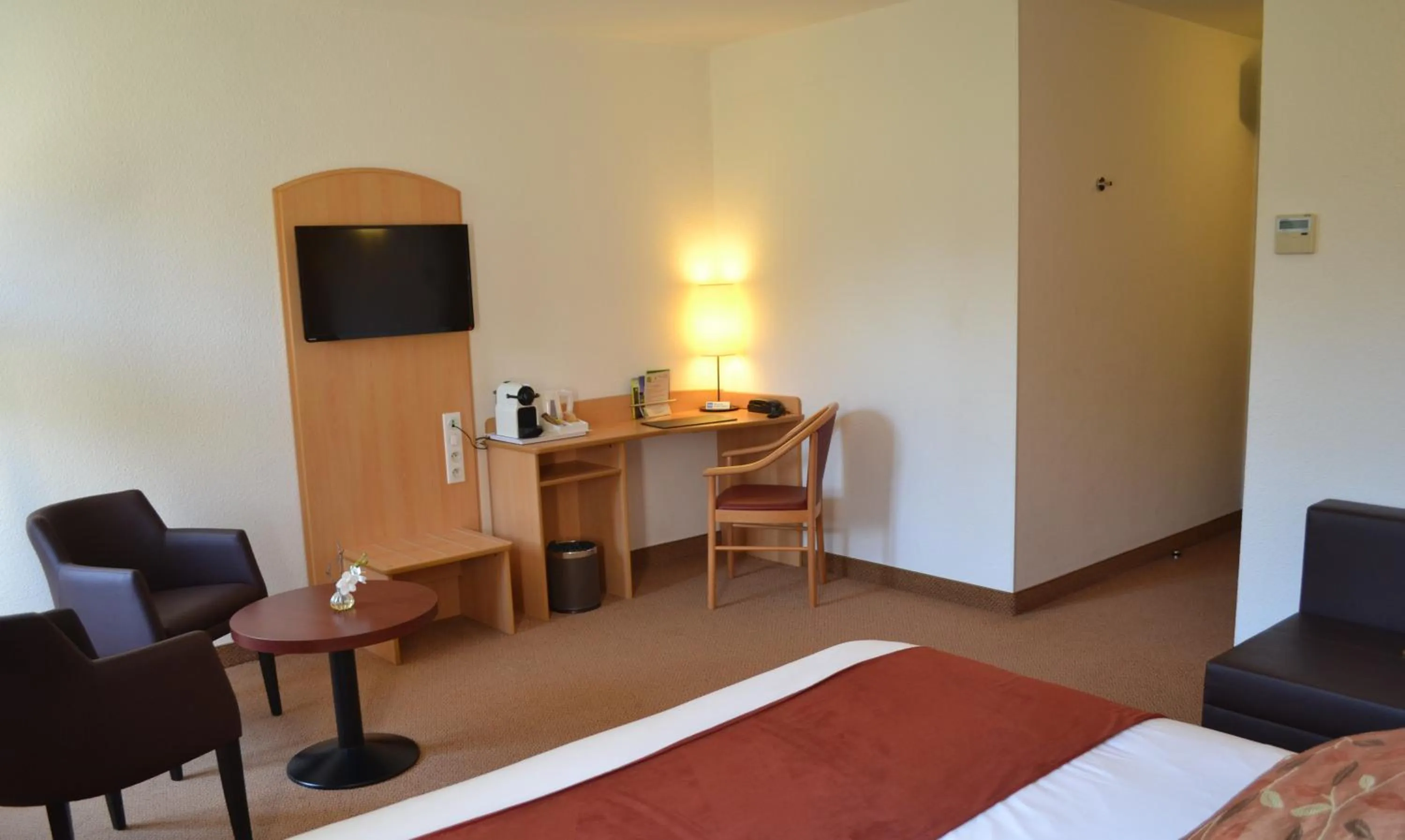 Bed in Brit Hotel Châteaudun