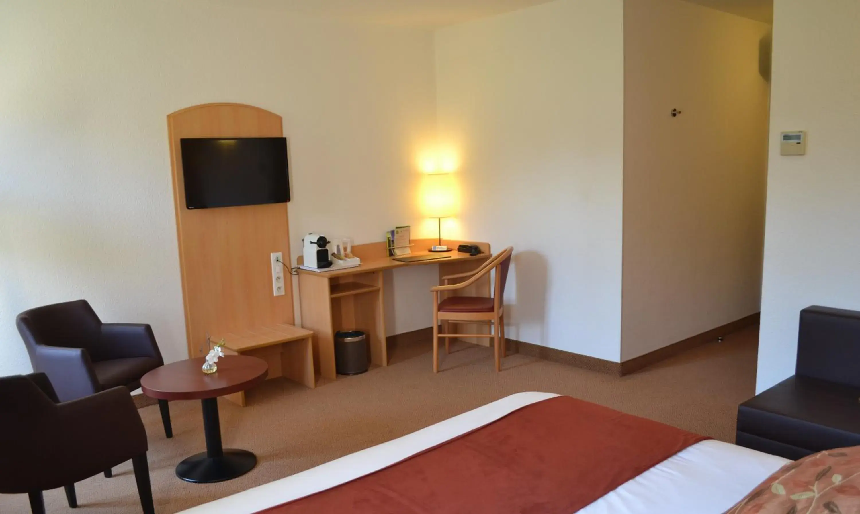 Superior Twin Room with Garden View in Brit Hotel Châteaudun Superior Twin Room with Garden View in Brit Hotel Châteaudun