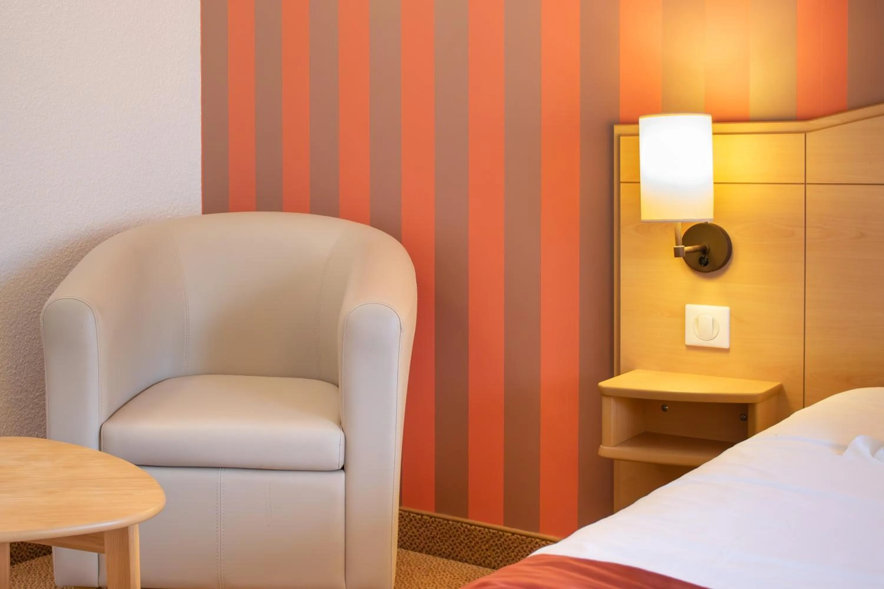 Bed in Brit Hotel Châteaudun