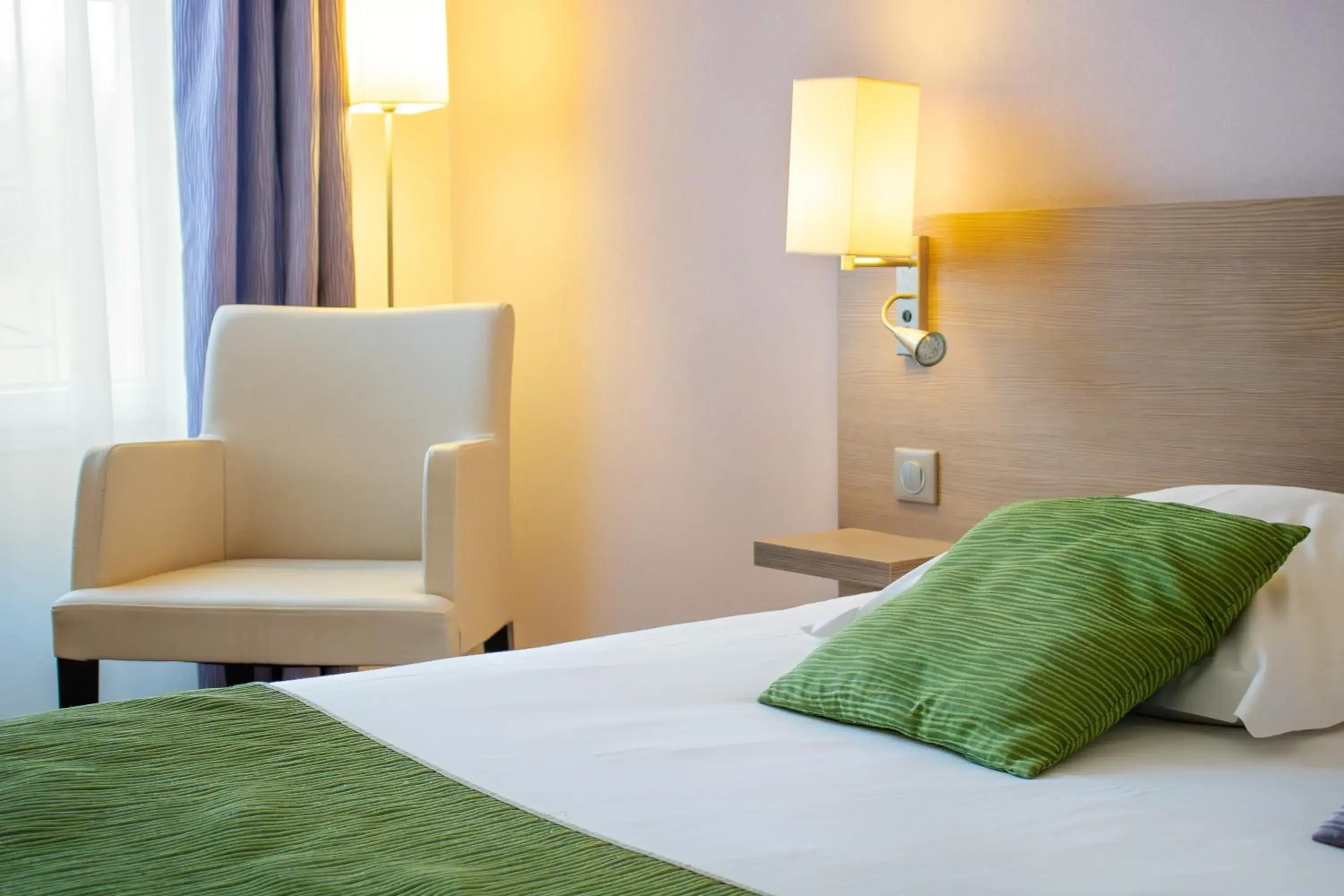 Bed in Brit Hotel Châteaudun Bed in Brit Hotel Châteaudun