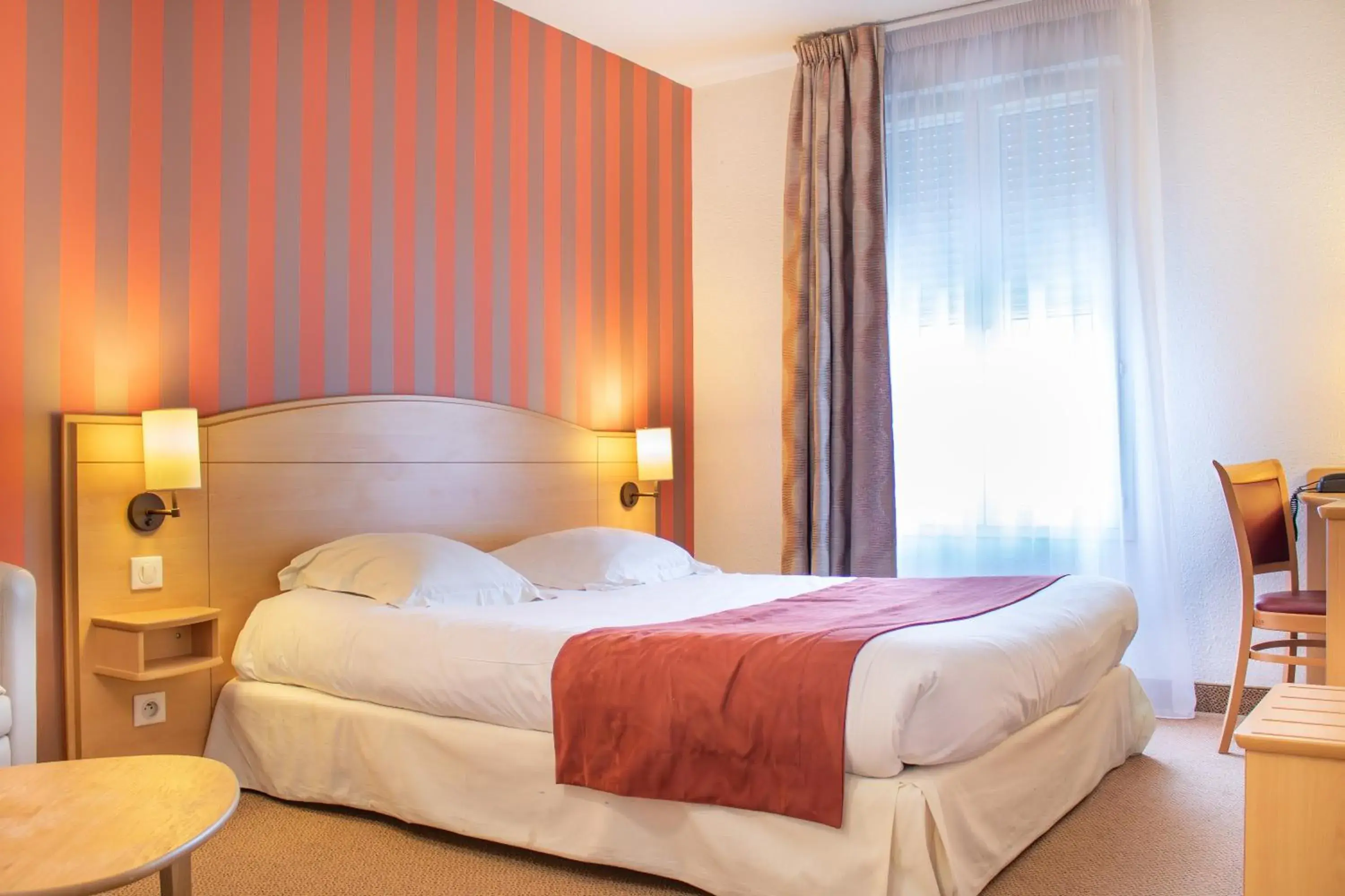 Bedroom, Bed in Brit Hotel Châteaudun Bedroom, Bed in Brit Hotel Châteaudun