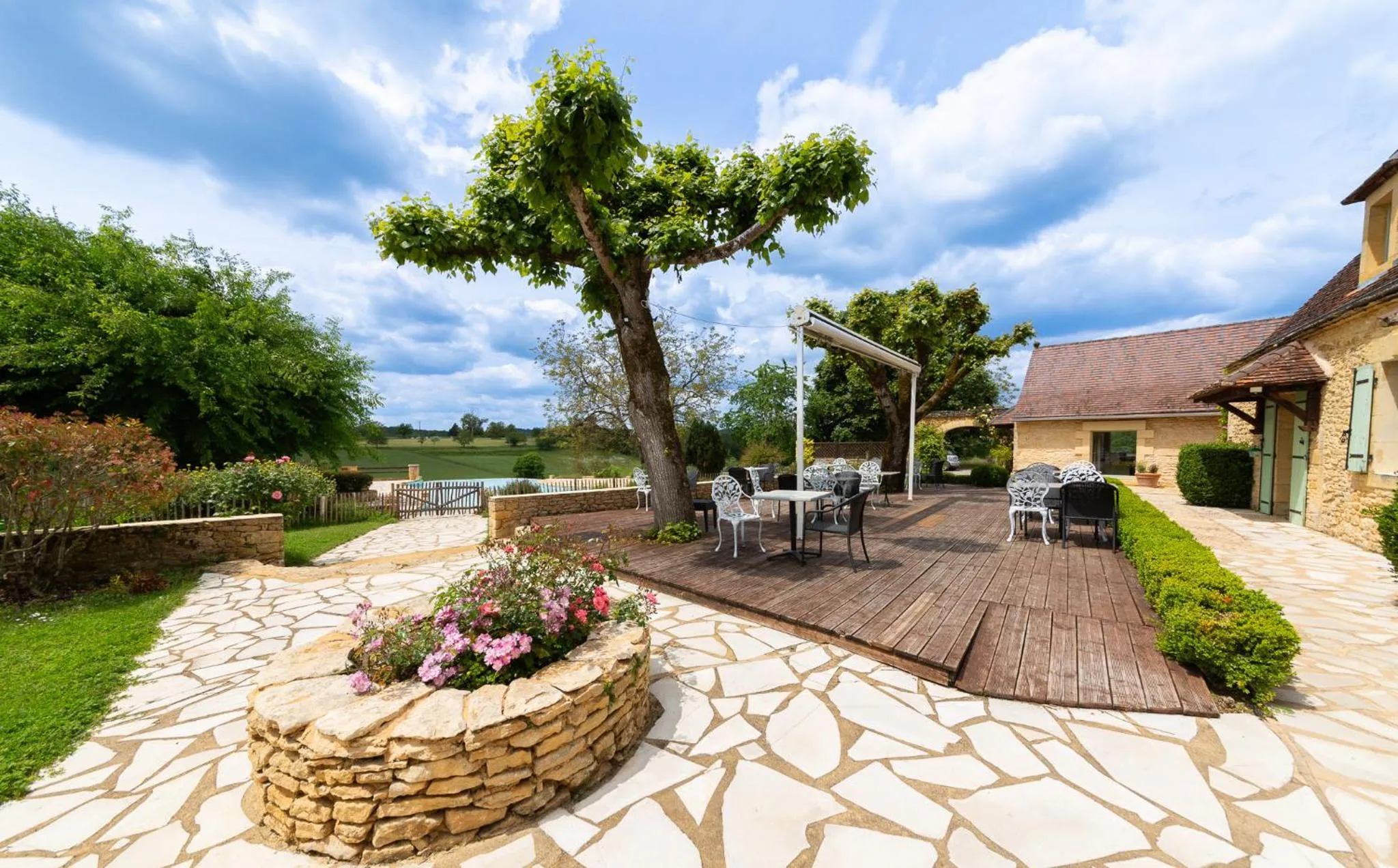 Patio in Hôtel de la Ferme Lamy