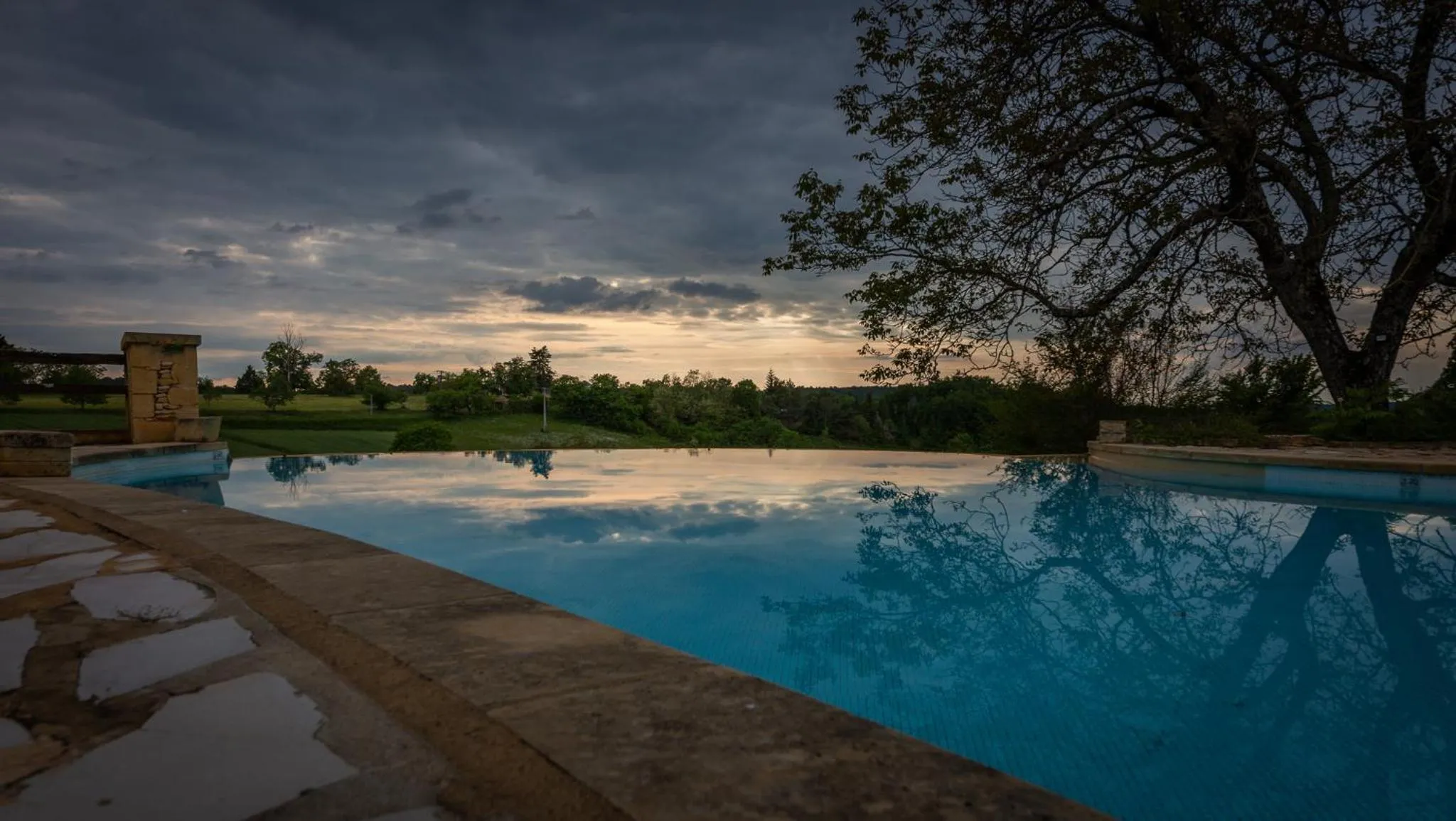 Swimming pool in Hôtel de la Ferme Lamy