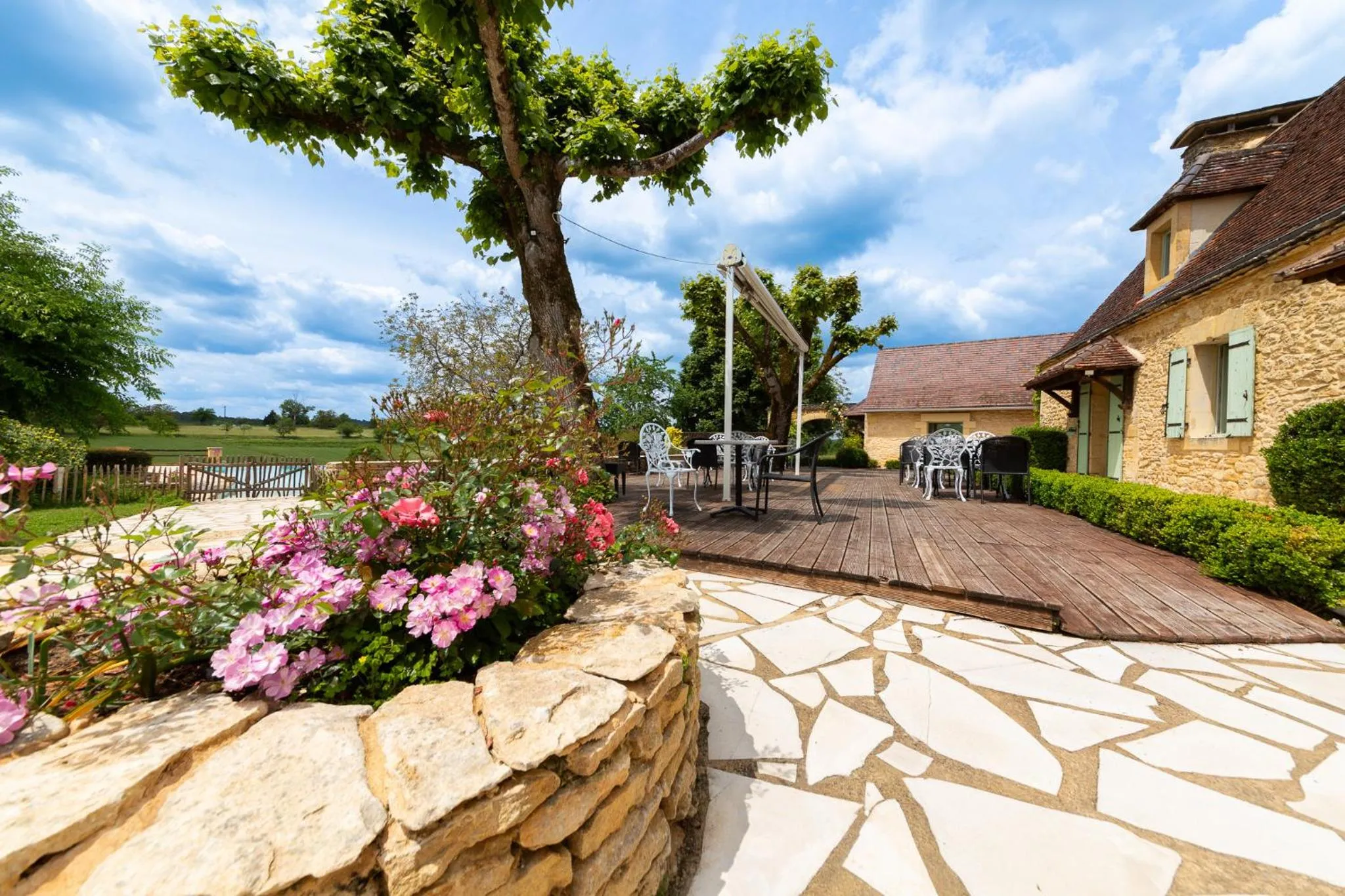 Patio in Hôtel de la Ferme Lamy