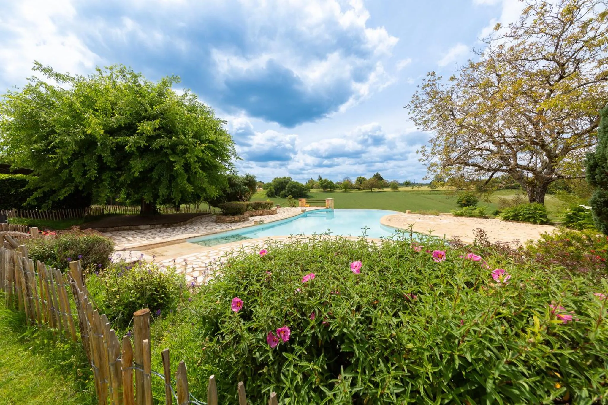 Swimming pool in Hôtel de la Ferme Lamy