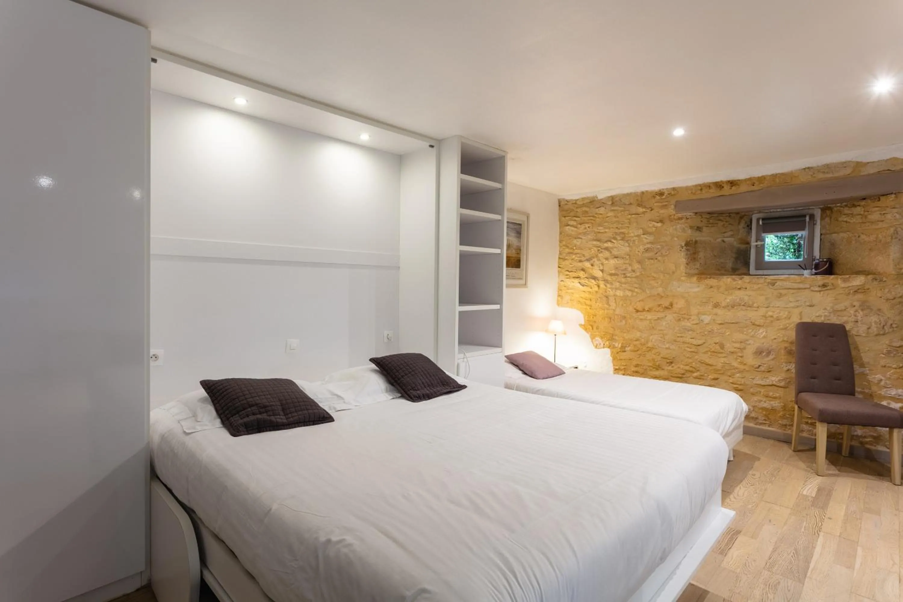 Bedroom, Bed in Hôtel de la Ferme Lamy