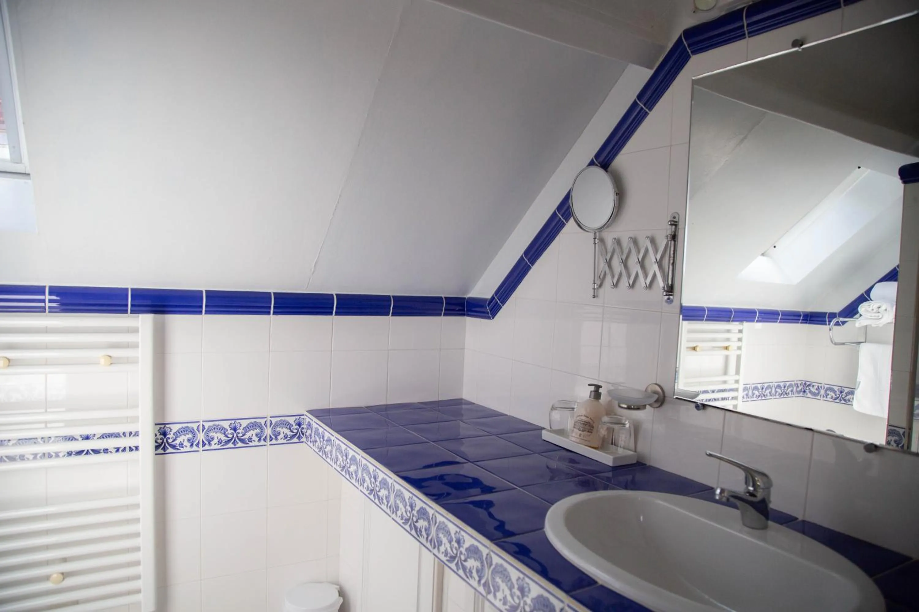 Bathroom in Hôtel de la Ferme Lamy