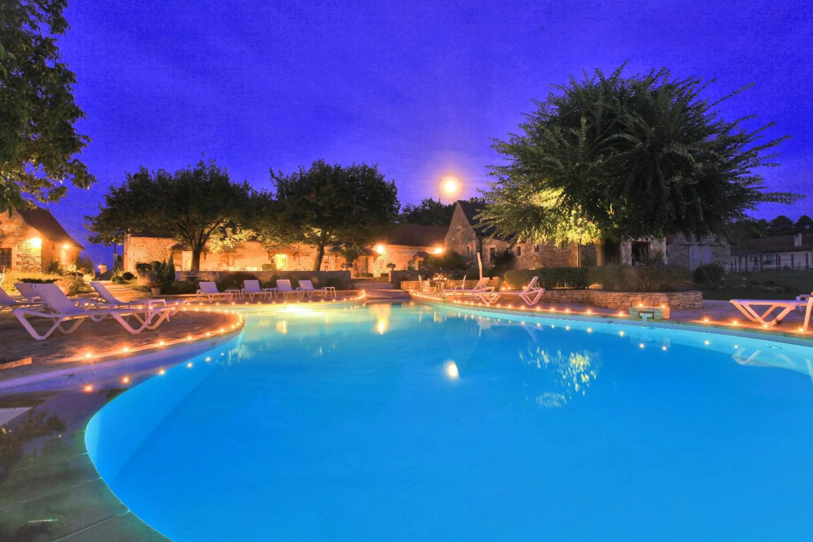 Swimming pool in Hôtel de la Ferme Lamy