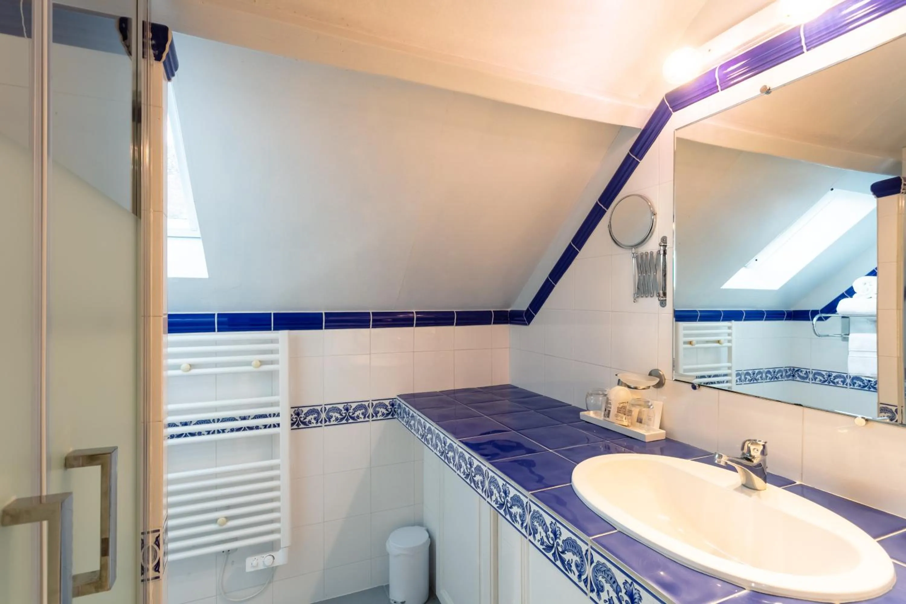 Bathroom in Hôtel de la Ferme Lamy