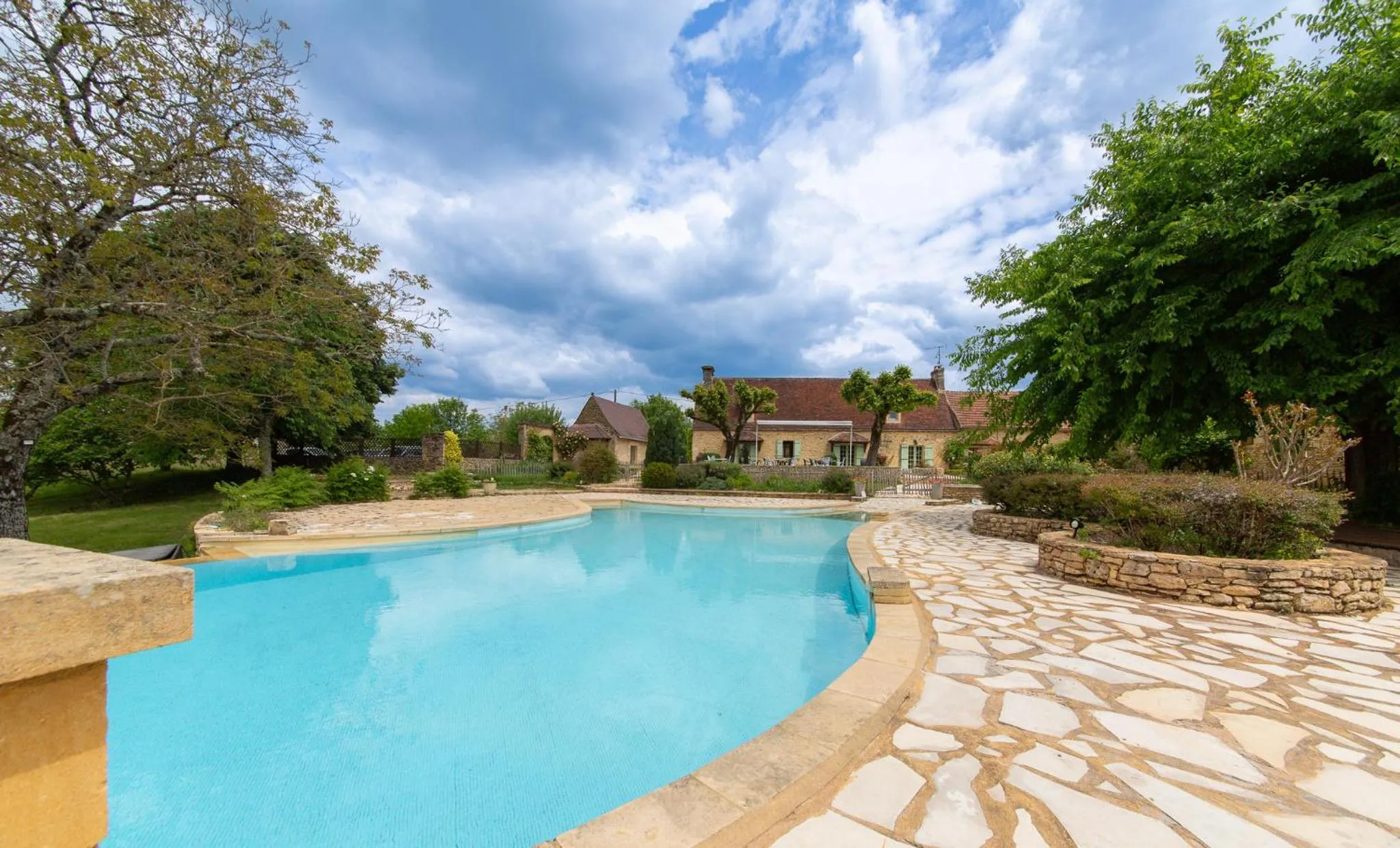 Swimming pool in Hôtel de la Ferme Lamy