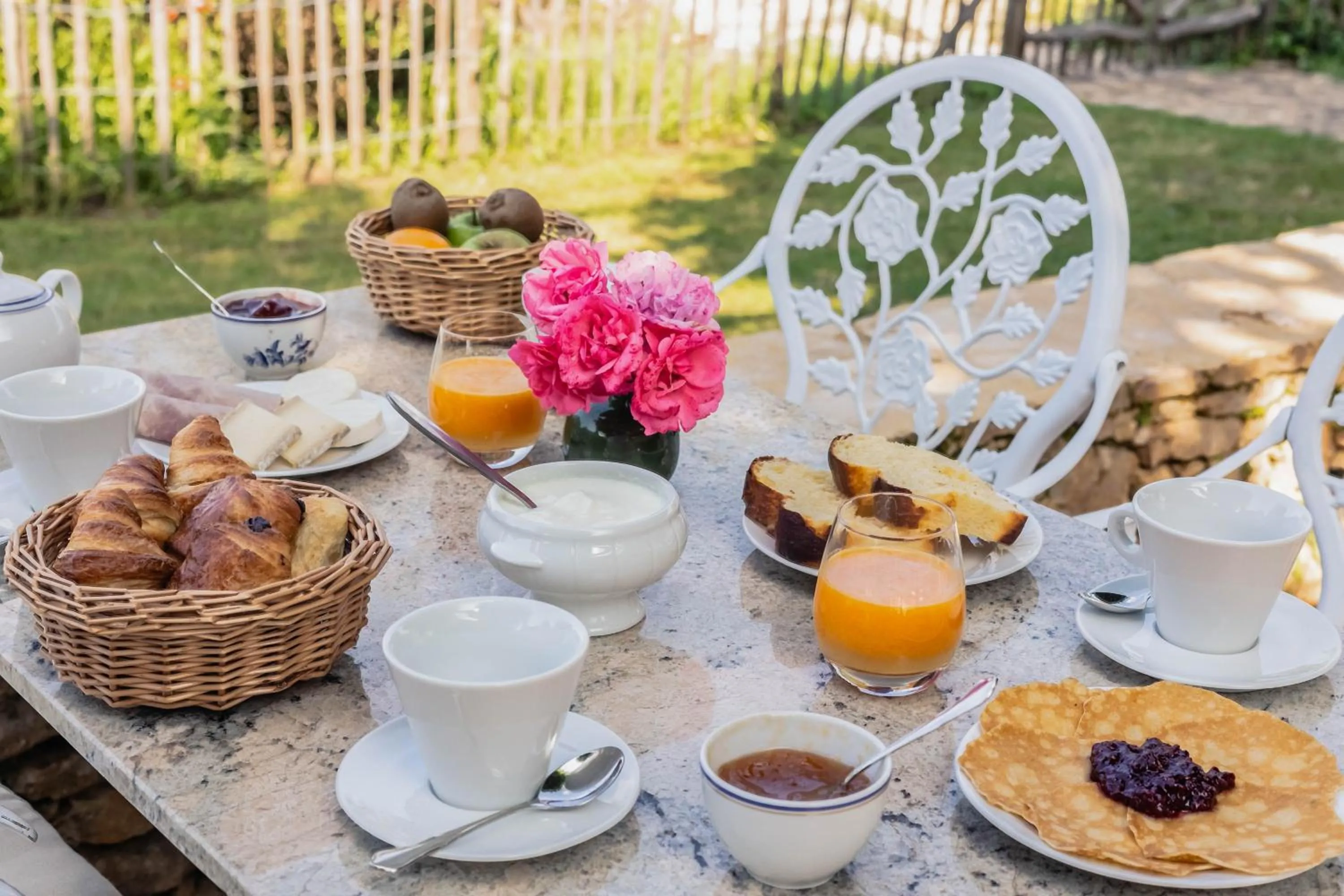 Breakfast in Hôtel de la Ferme Lamy