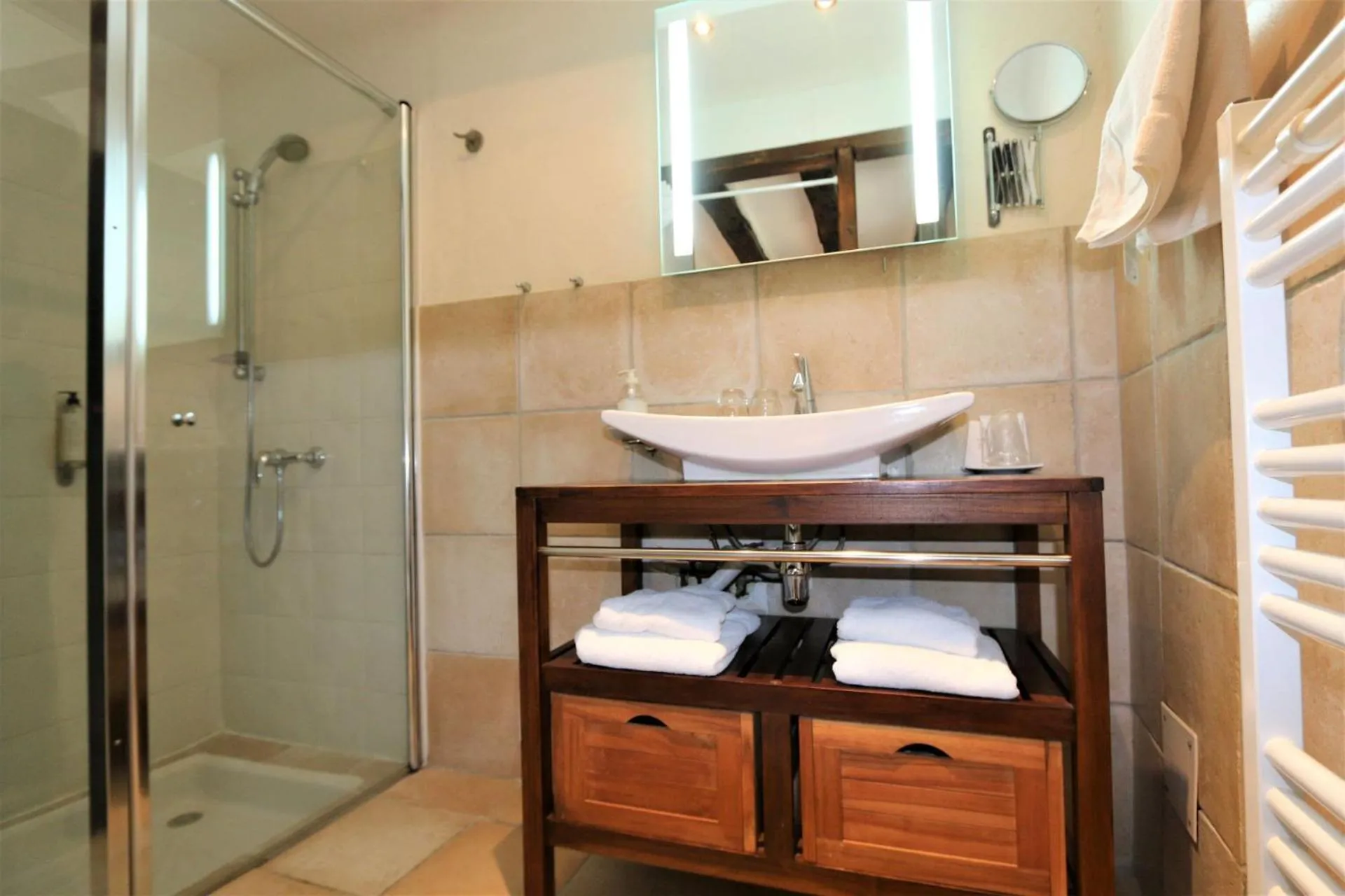 Bathroom in Hôtel de la Ferme Lamy