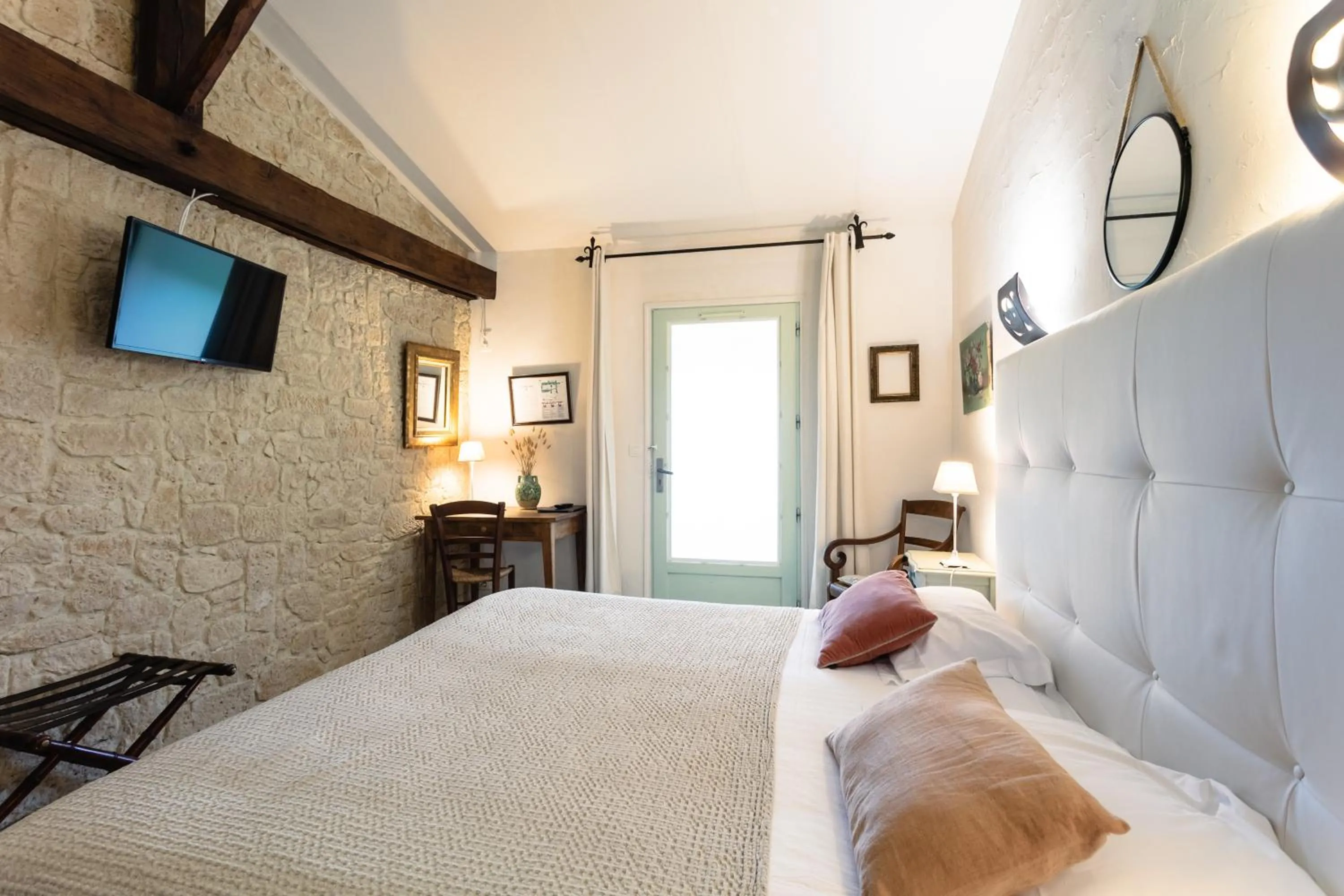 Bedroom, Bed in Hôtel de la Ferme Lamy