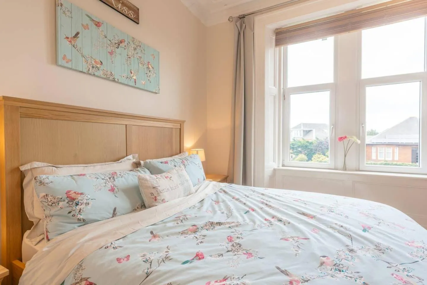 Bedroom, Bed in Arran View