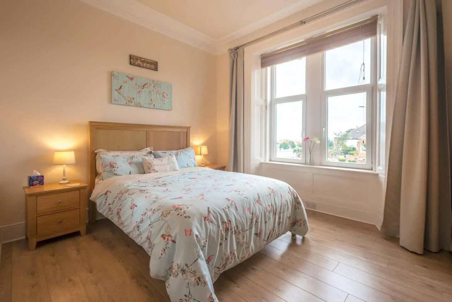 Bedroom, Bed in Arran View