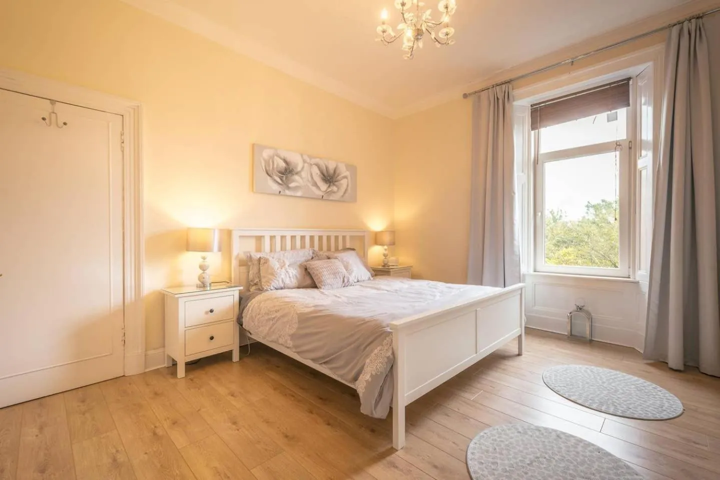 Bedroom, Bed in Arran View