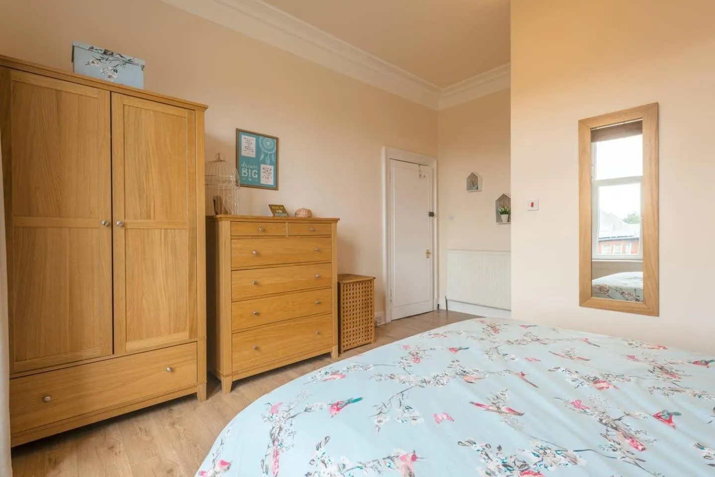 Bedroom, Bed in Arran View