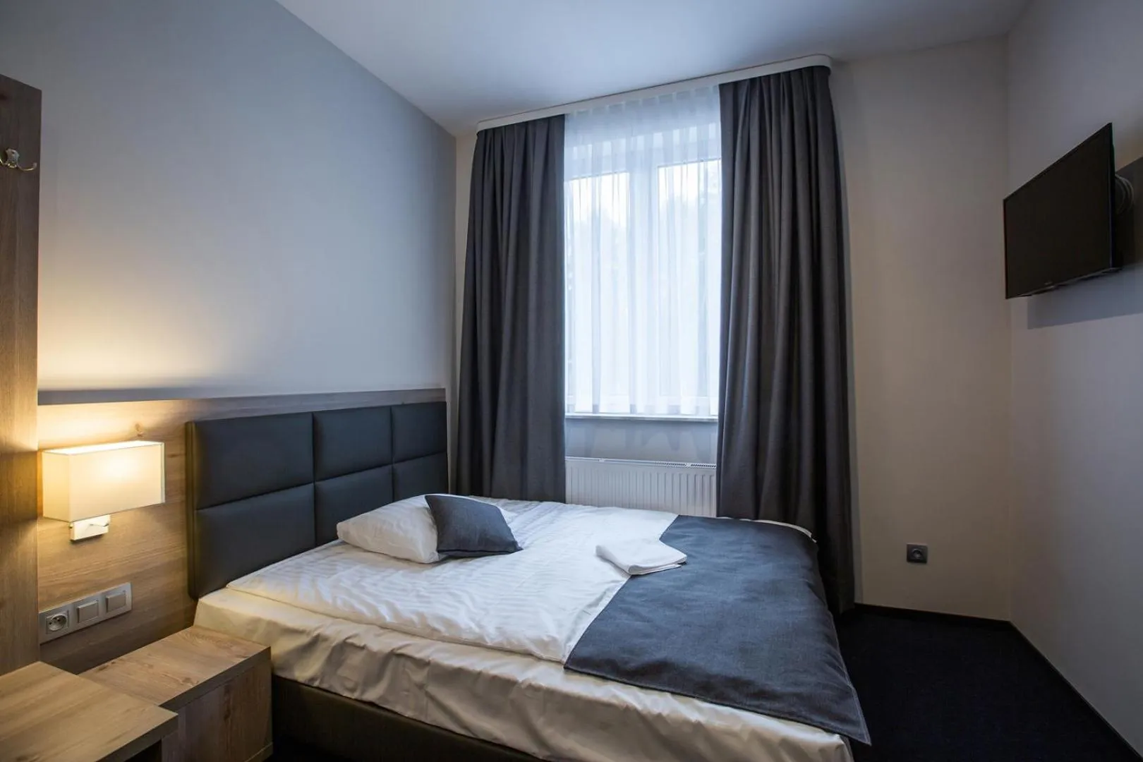 Bed in Jurajski Kryształ