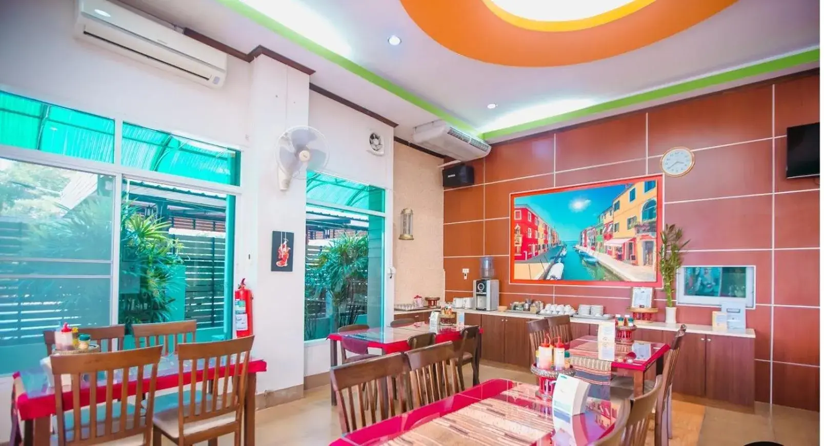 Restaurant/places to eat in BANDER HOTEL Restaurant/places to eat in BANDER HOTEL