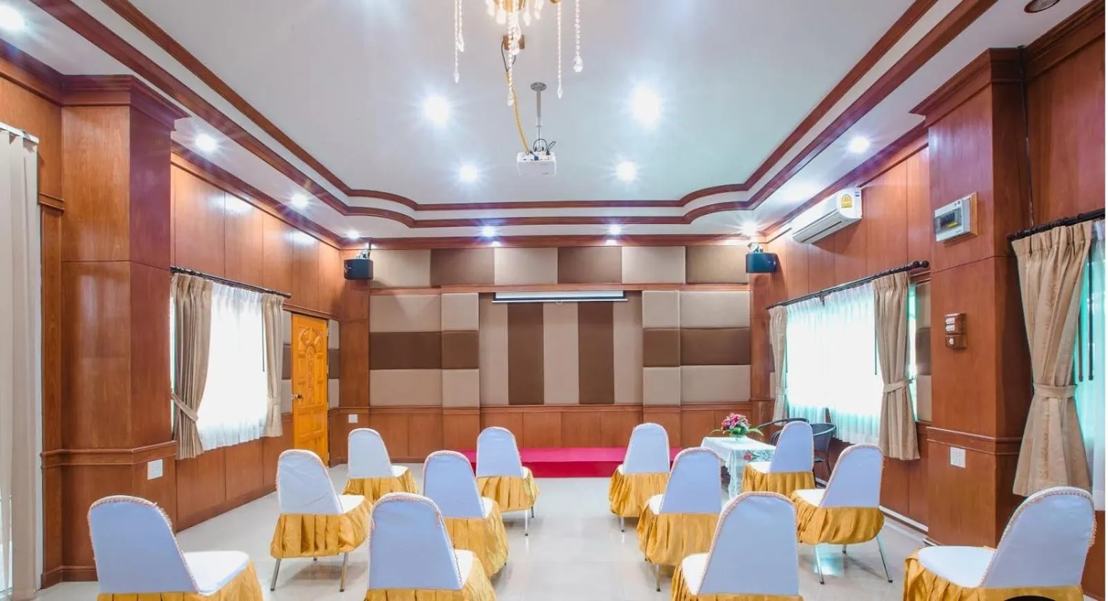 Business facilities in BANDER HOTEL