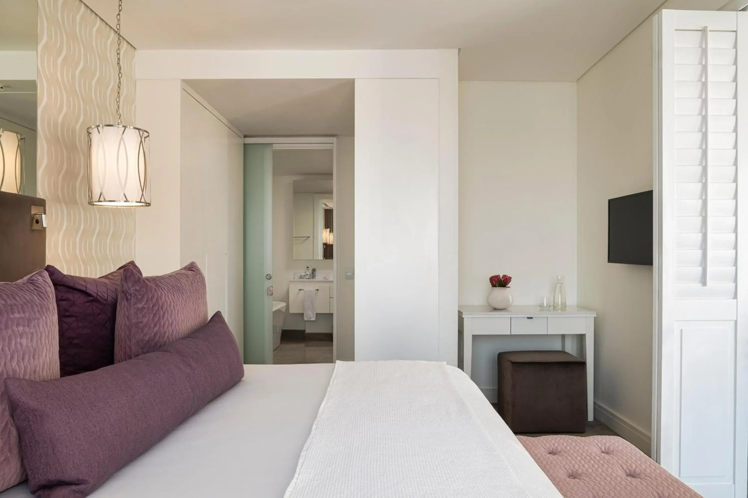 Photo of the whole room, Bed in The Leonardo Photo of the whole room, Bed in The Leonardo