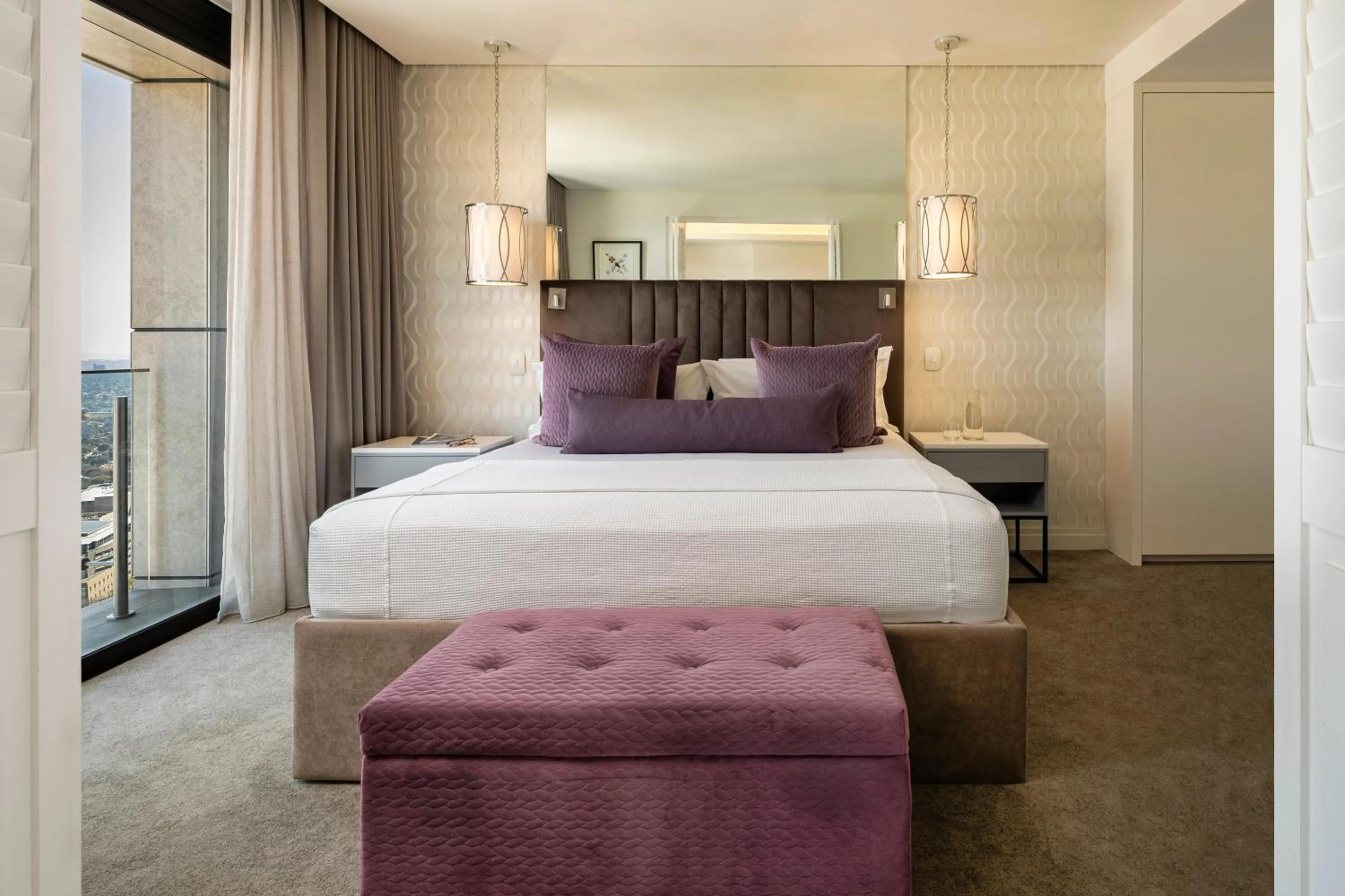 Photo of the whole room, Bed in The Leonardo