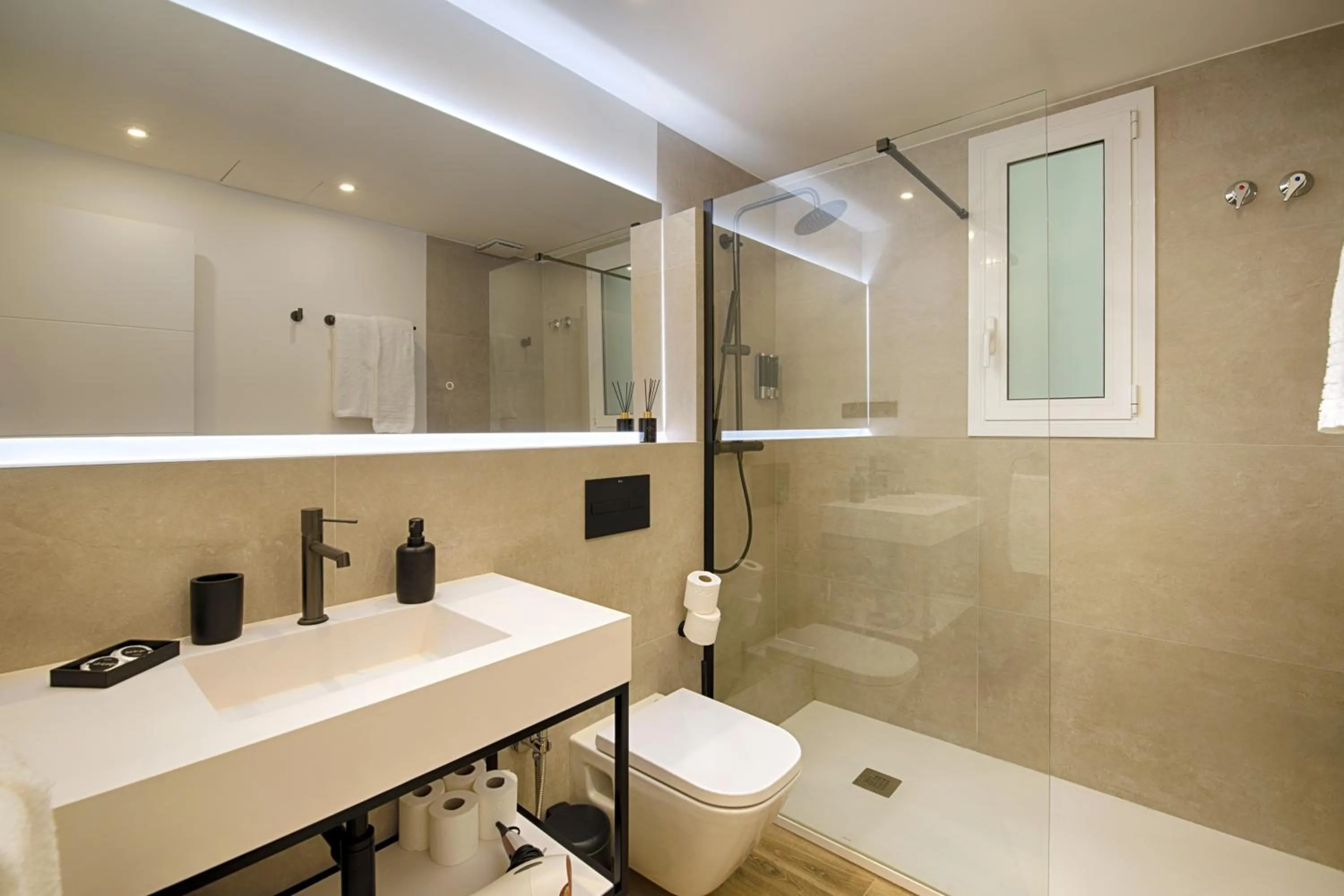 Eixample Building Apartments by Mercedes Heritage