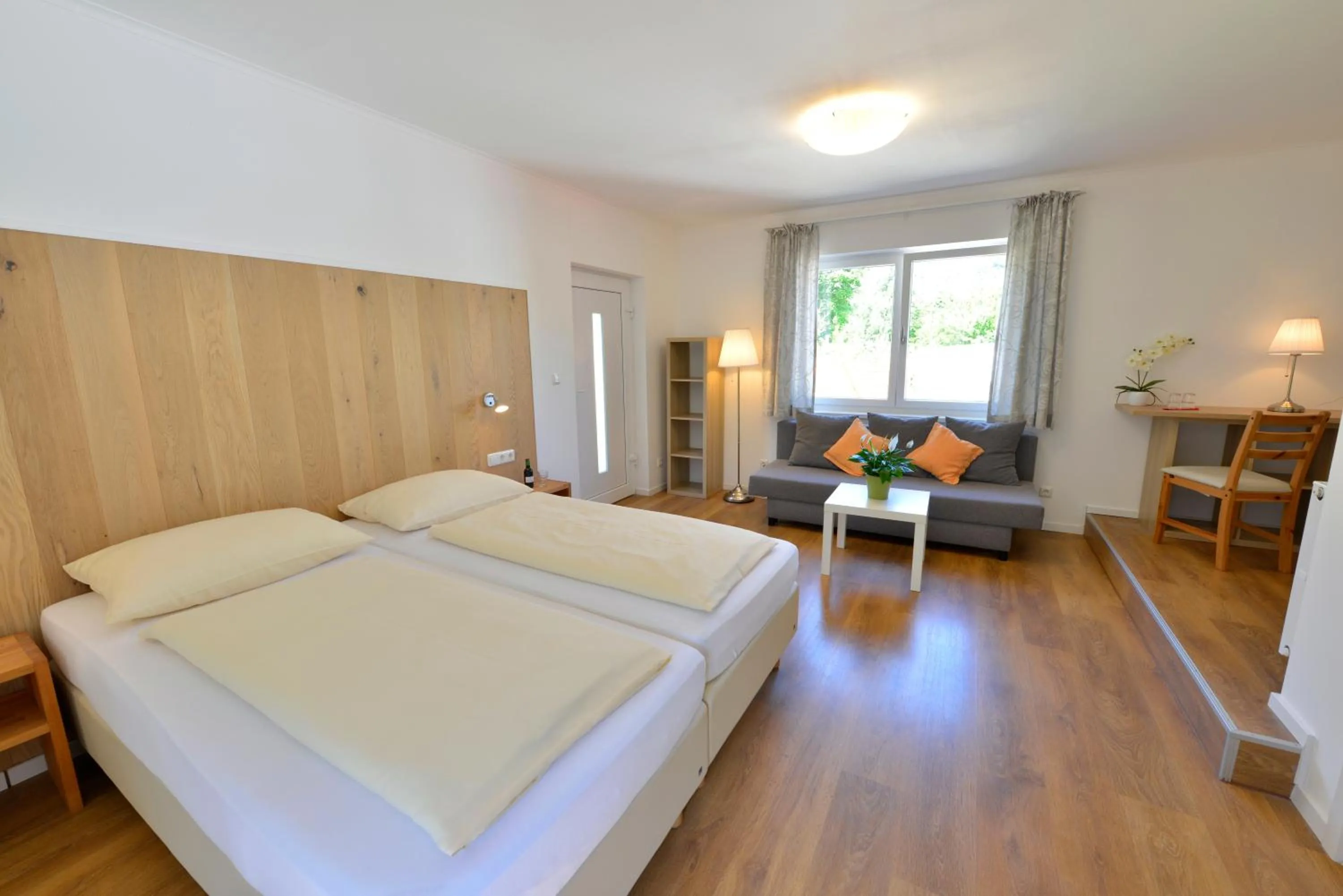 Photo of the whole room, Bed in Hotel Garni Pension Gambrinus