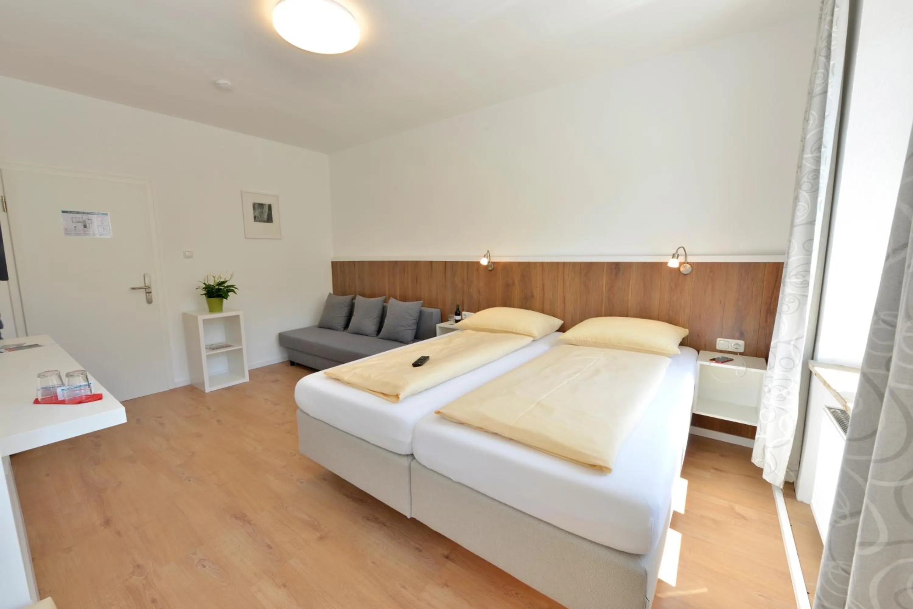 Photo of the whole room, Bed in Hotel Garni Pension Gambrinus