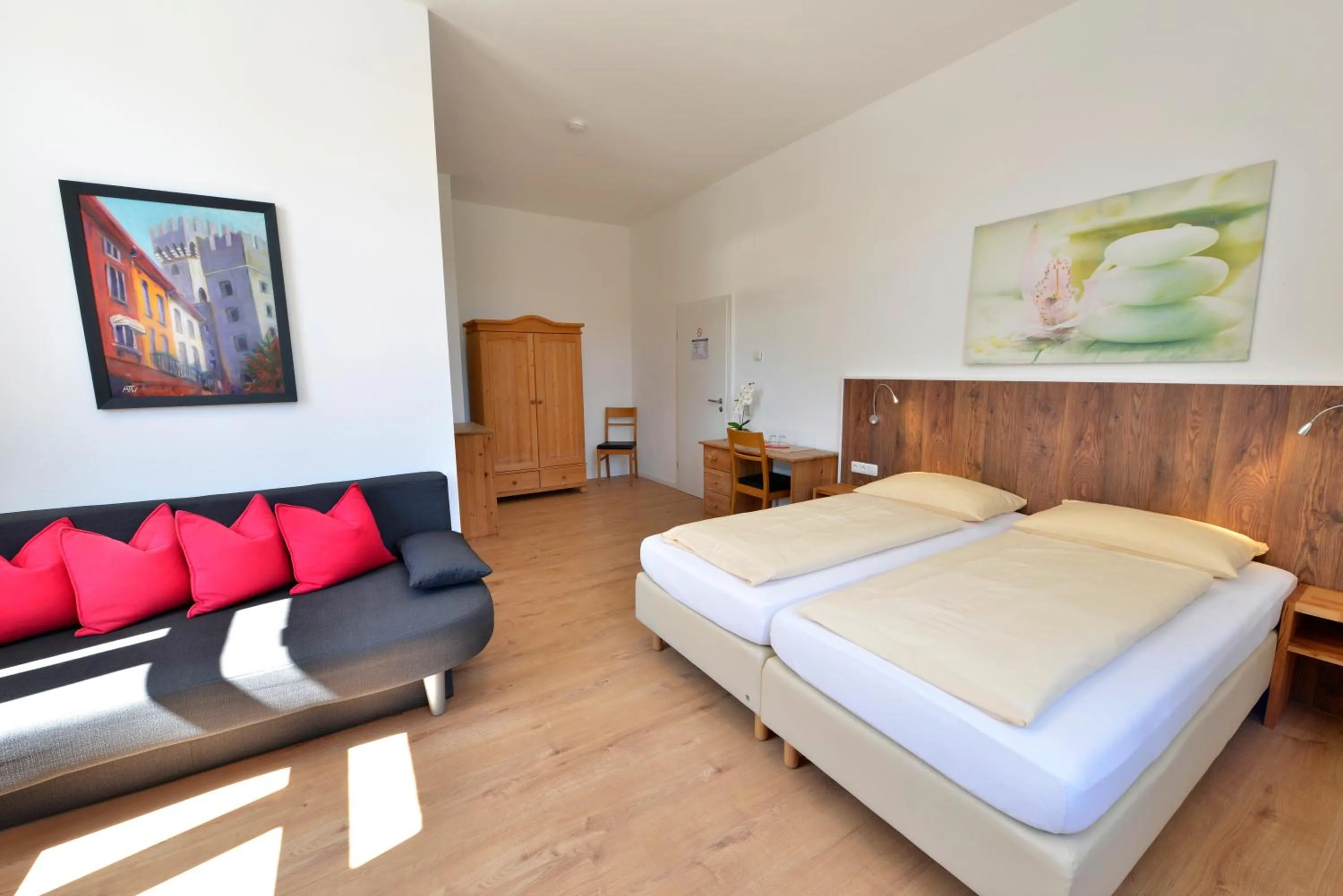 Photo of the whole room, Bed in Hotel Garni Pension Gambrinus