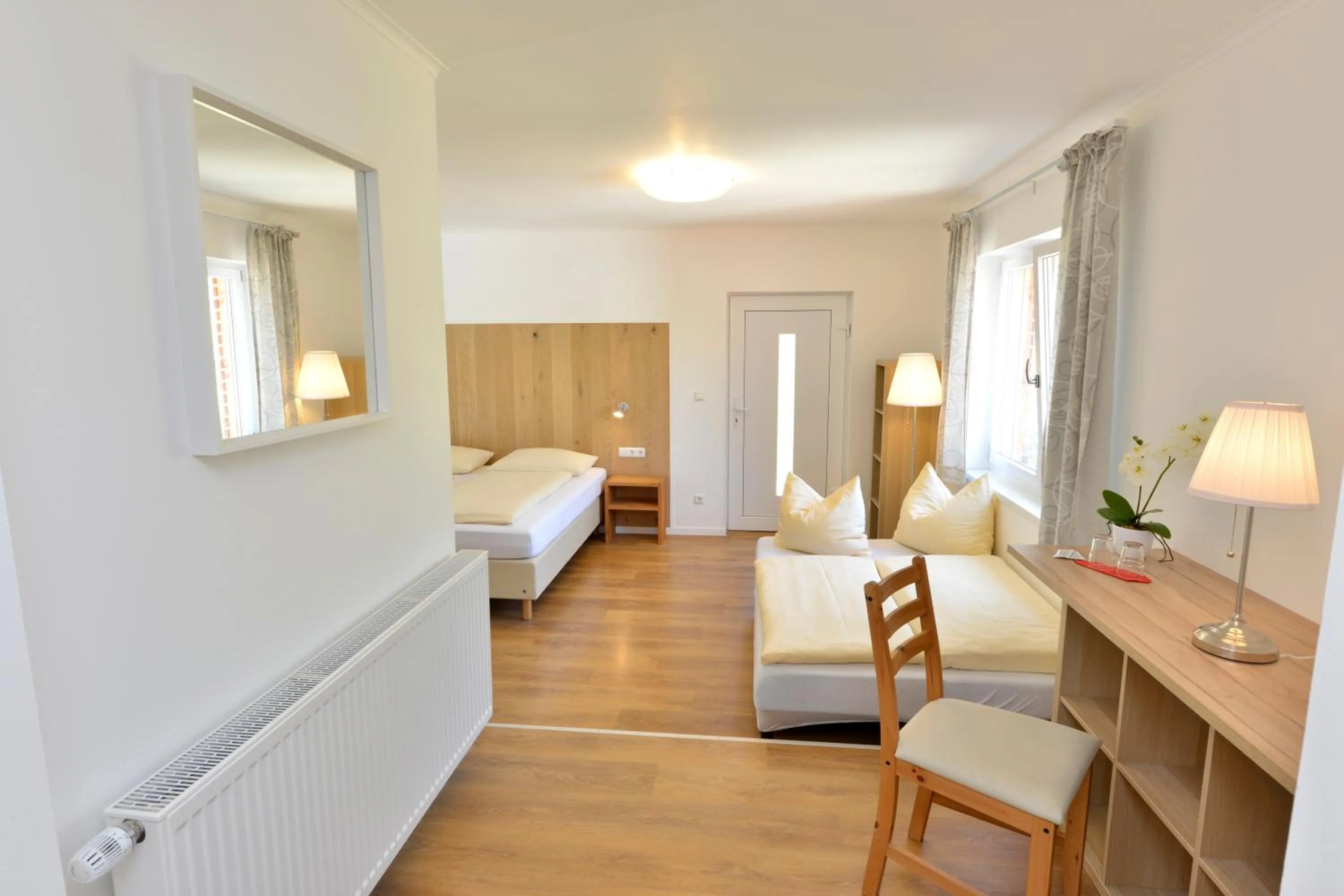 Photo of the whole room, Bed in Hotel Garni Pension Gambrinus