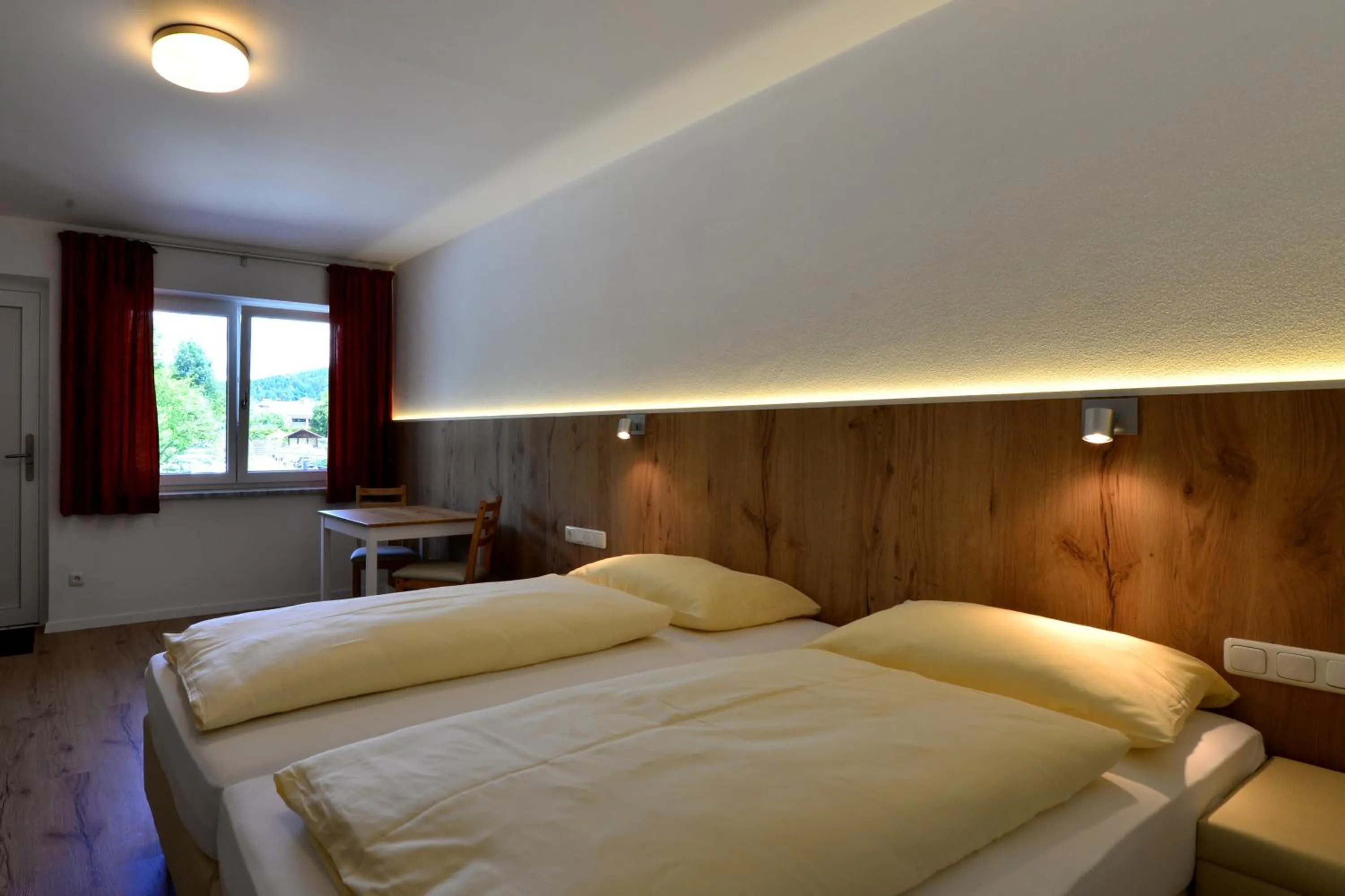 Photo of the whole room, Bed in Hotel Garni Pension Gambrinus