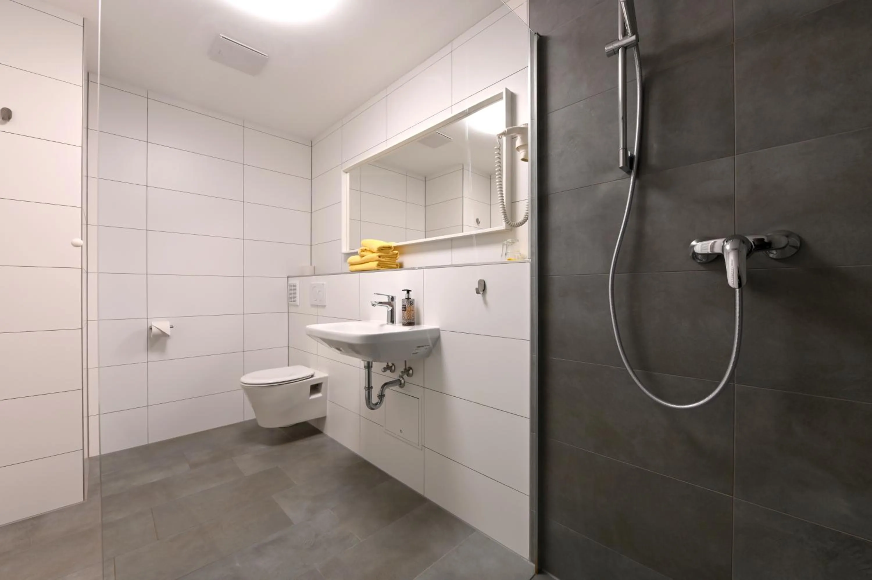 Shower in Hotel Garni Pension Gambrinus