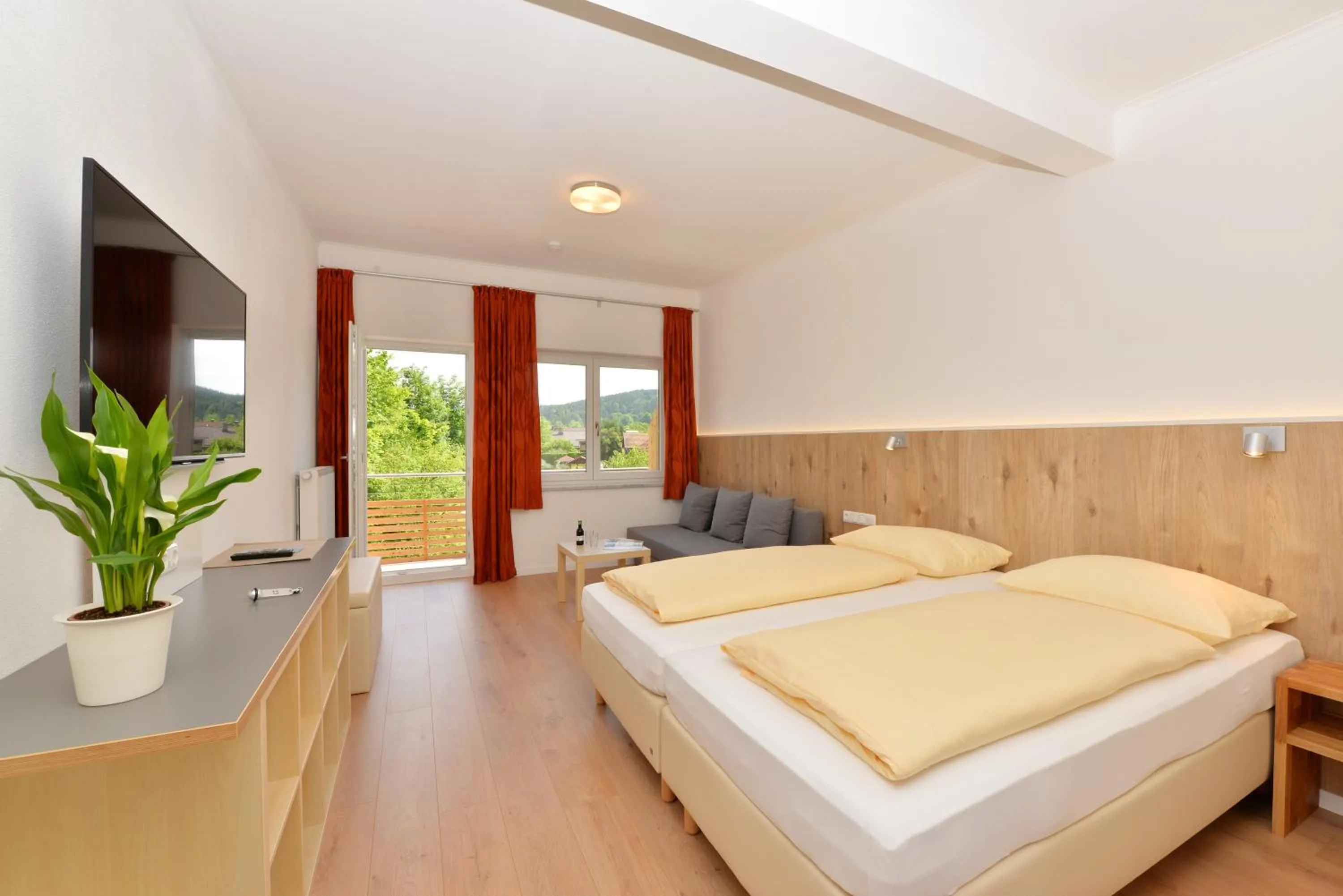 Photo of the whole room, Bed in Hotel Garni Pension Gambrinus