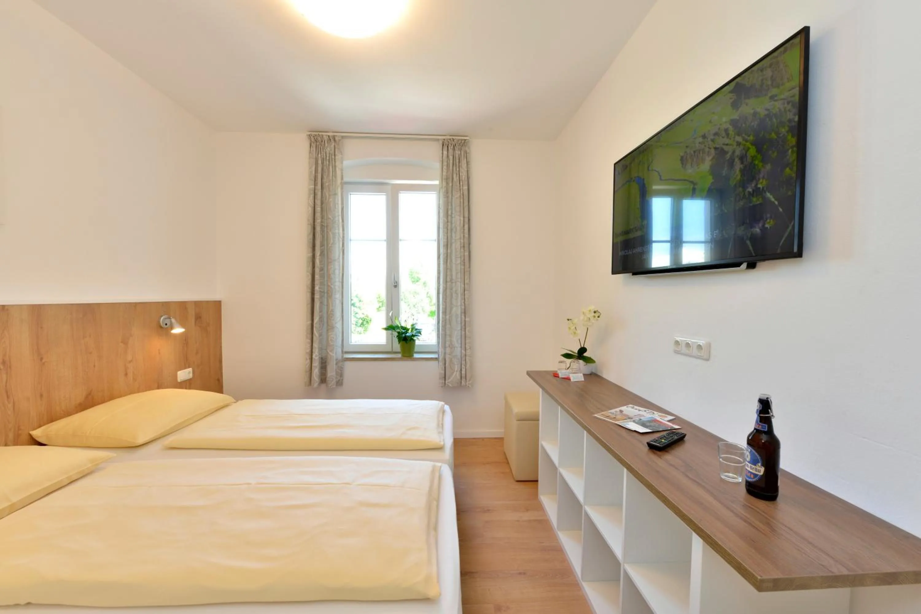 Photo of the whole room, Bed in Hotel Garni Pension Gambrinus