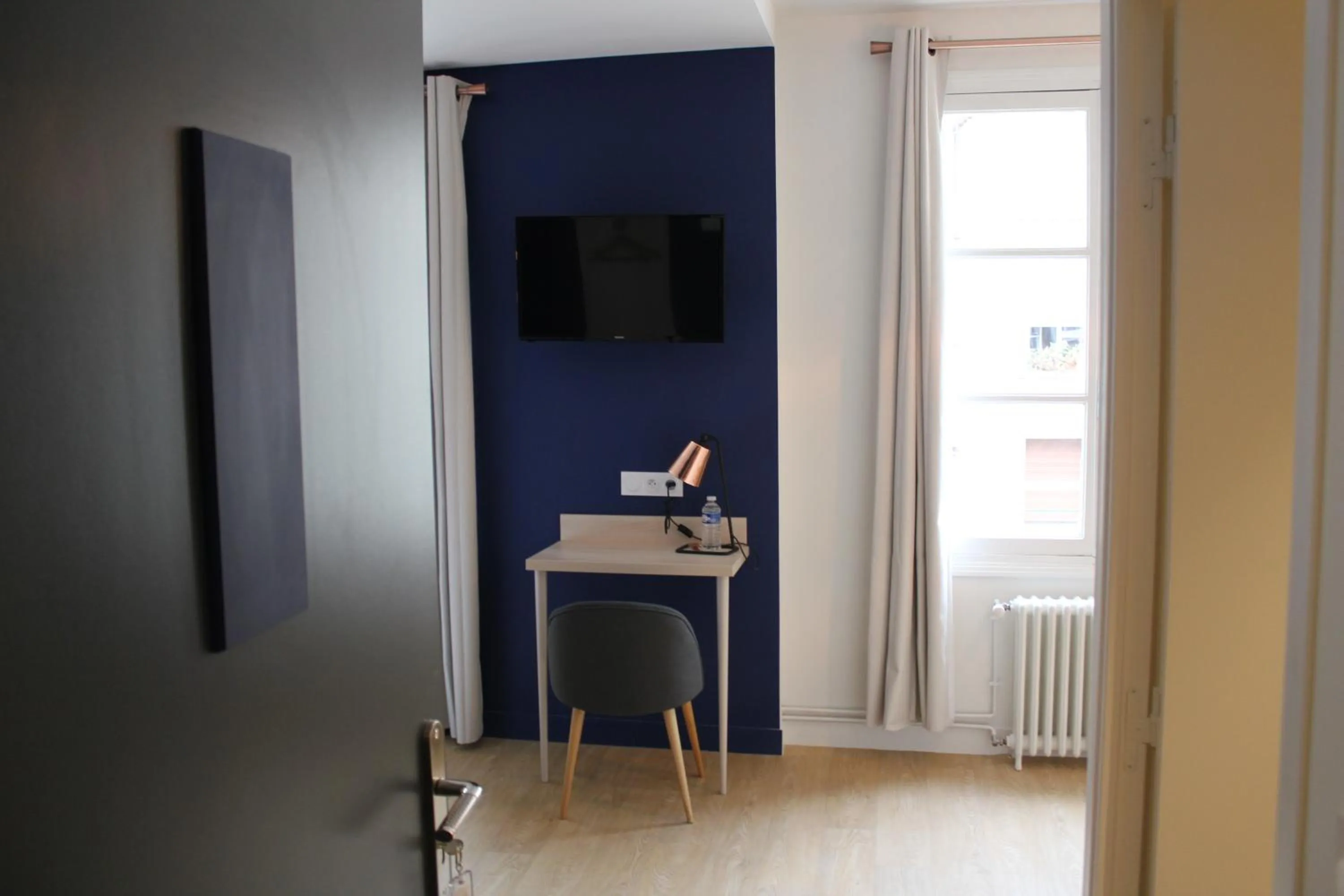 Photo of the whole room in Hôtel La Fontaine Caen Centre