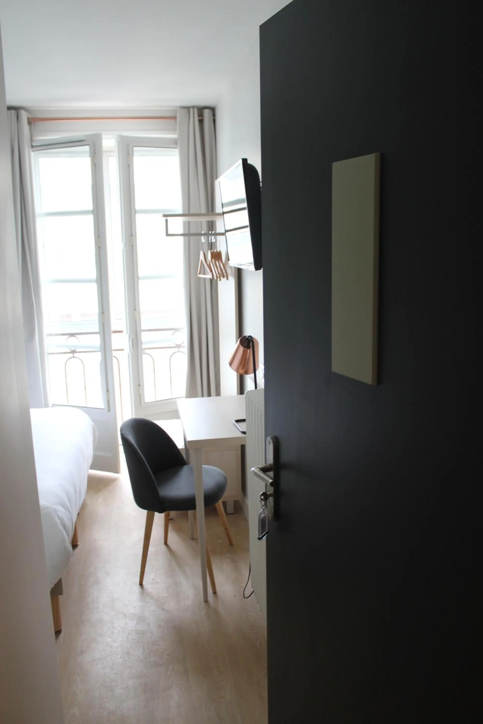 Photo of the whole room in Hôtel La Fontaine Caen Centre